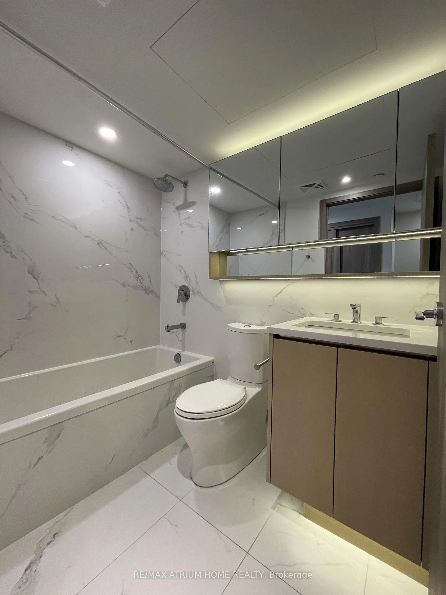 Photo 9 of Unit 2208, 38 Widmer Street, Toronto, Waterfront Communities — HOMEH