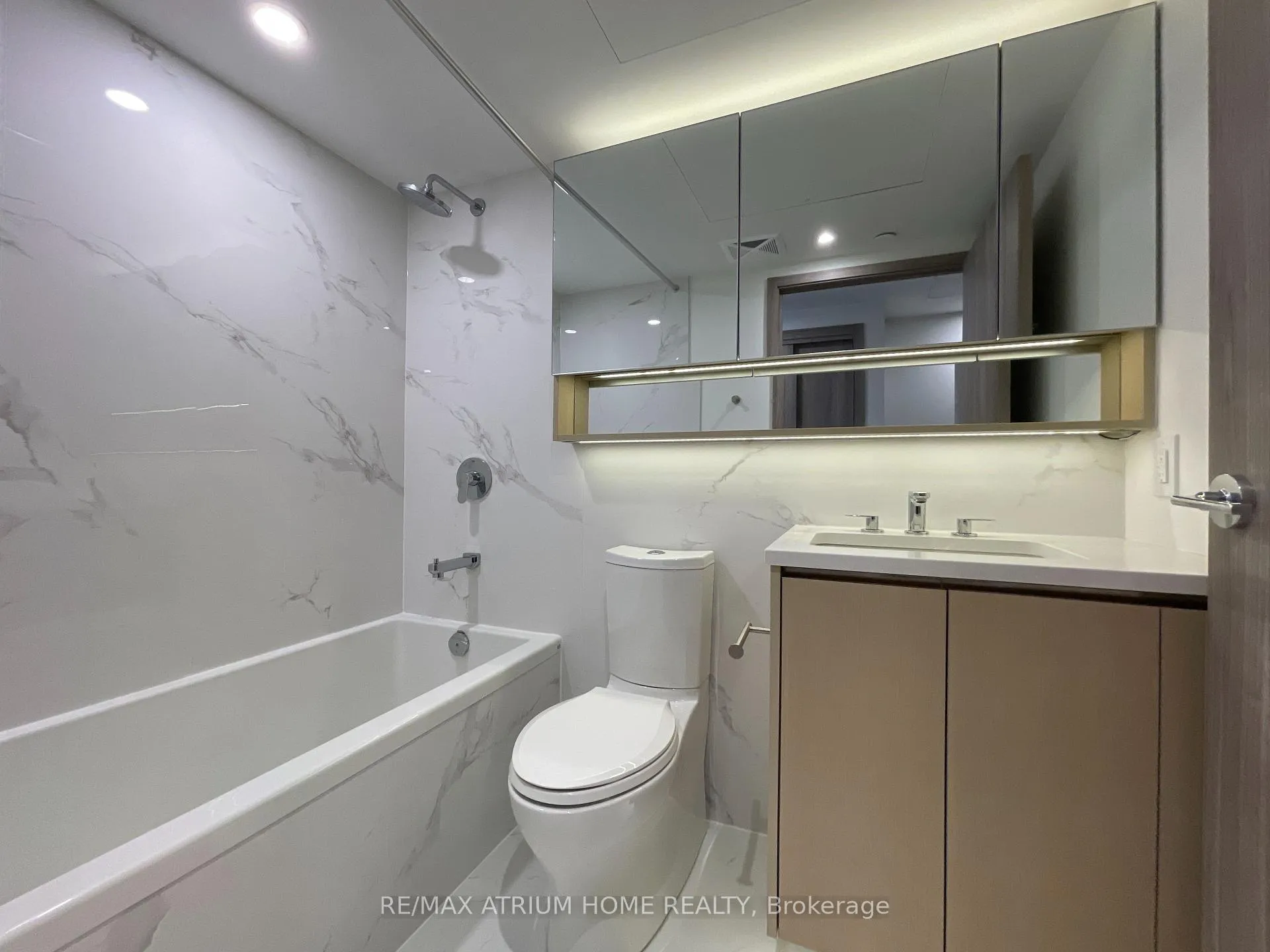 Photo 10 of Unit 2208, 38 Widmer Street, Toronto, Waterfront Communities — HOMEH