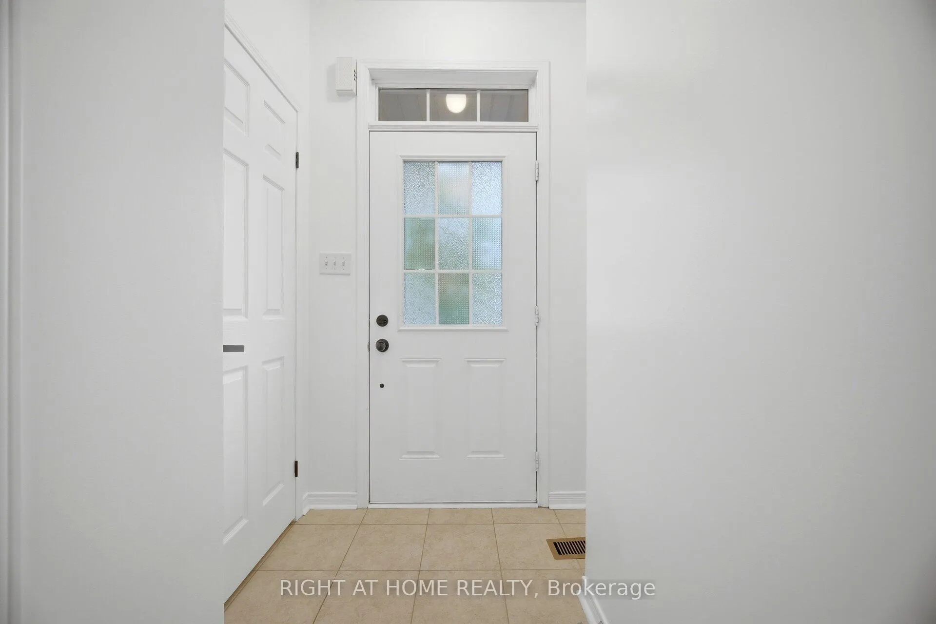 Photo 4 of Unit 20, 110 Highland Road E, Waterloo — HOMEH
