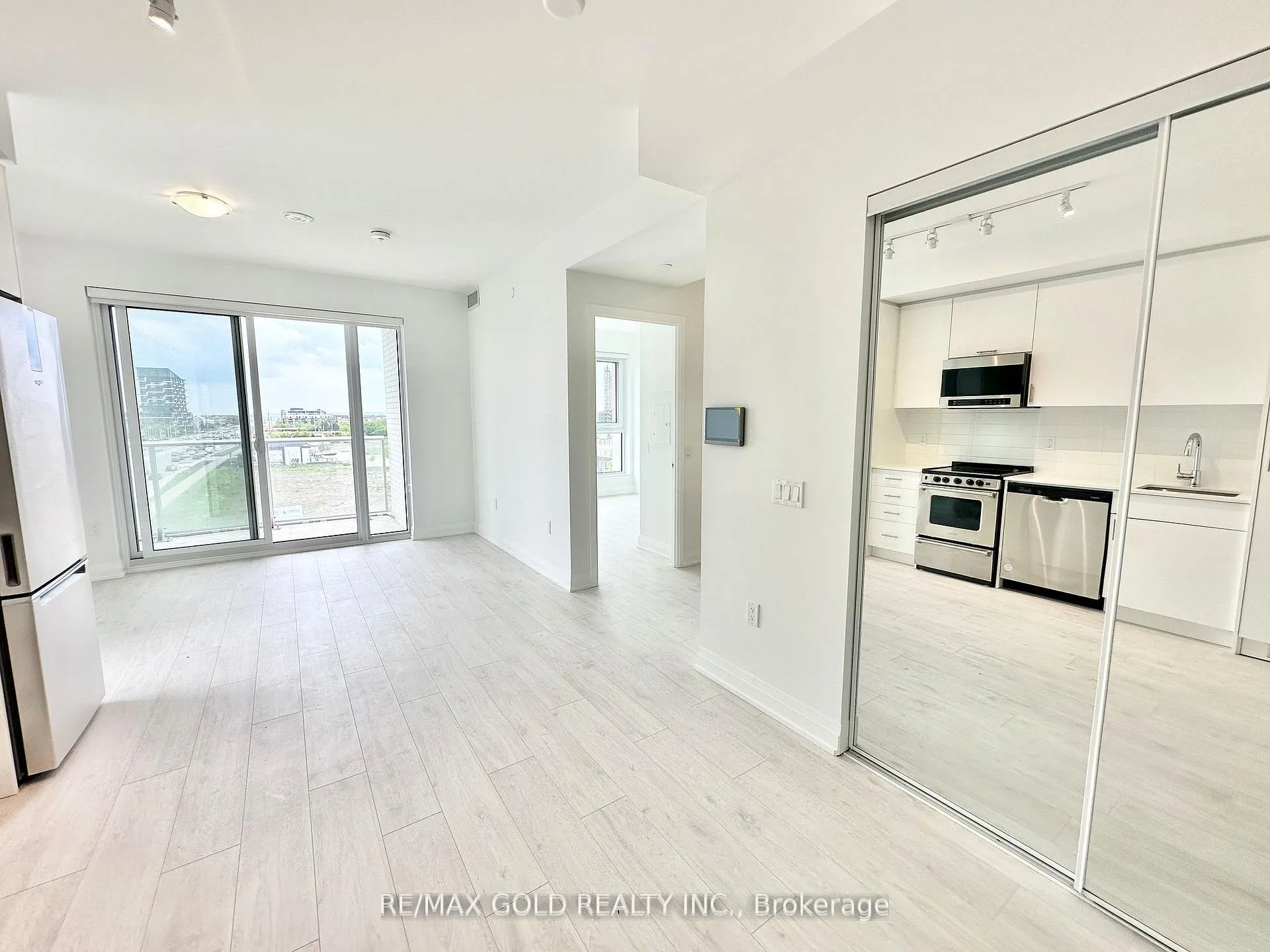 Photo 9 of Unit 515, 412 Silver Maple Road, Oakville, Joshua Meadows — HOMEH