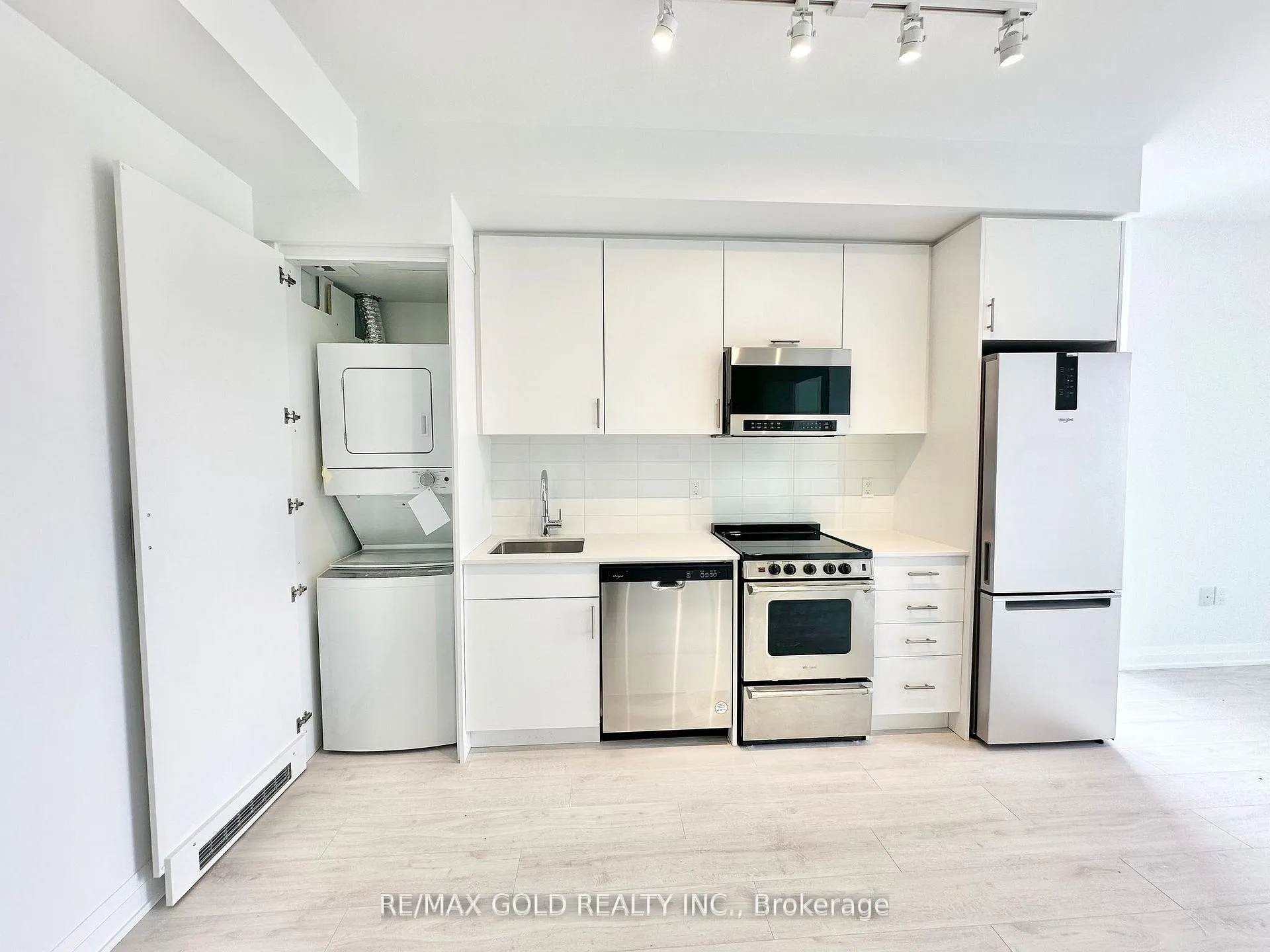 Photo 14 of Unit 515, 412 Silver Maple Road, Oakville, Joshua Meadows — HOMEH