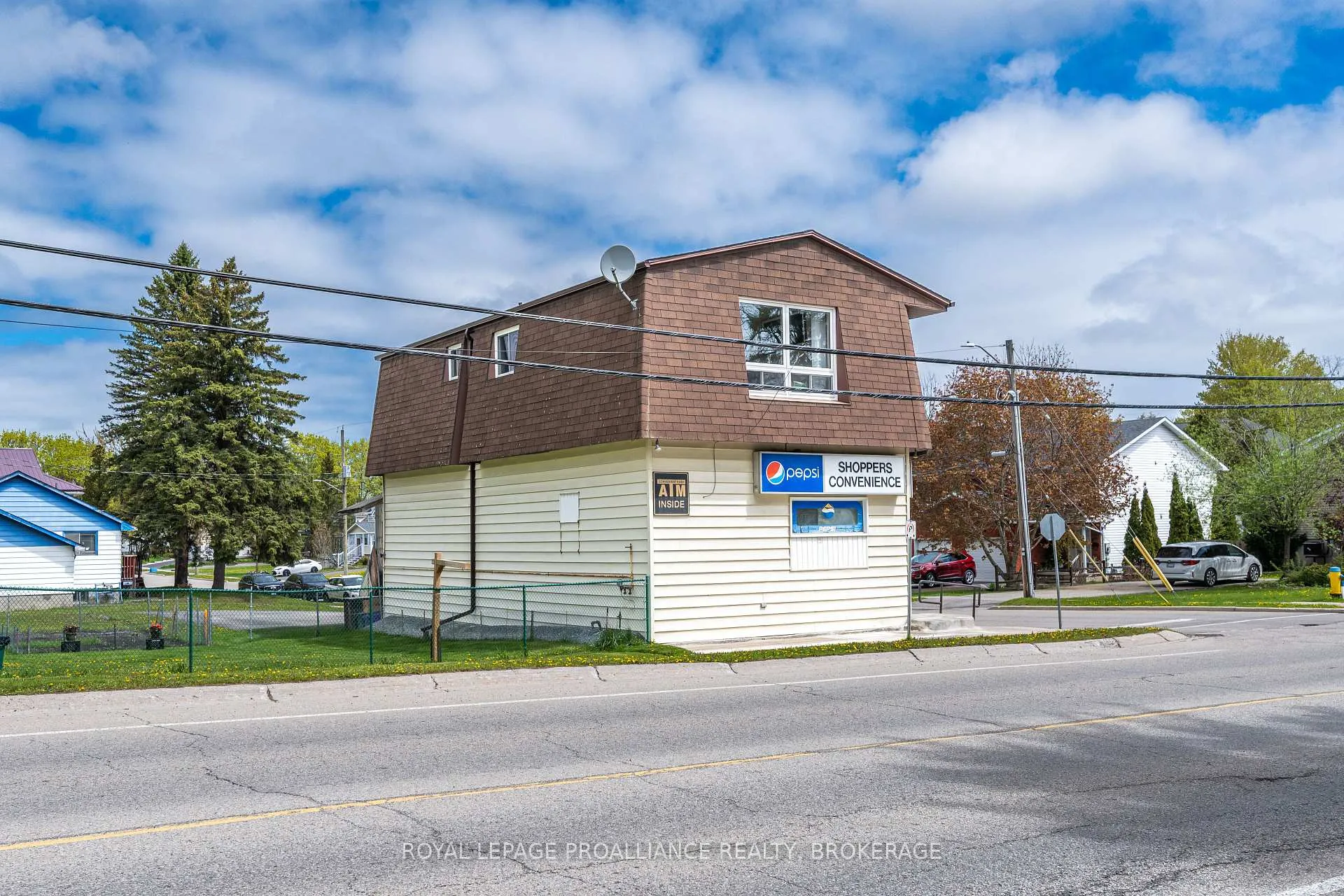 Photo 3 of 400 King Street W, Gananoque — HOMEH