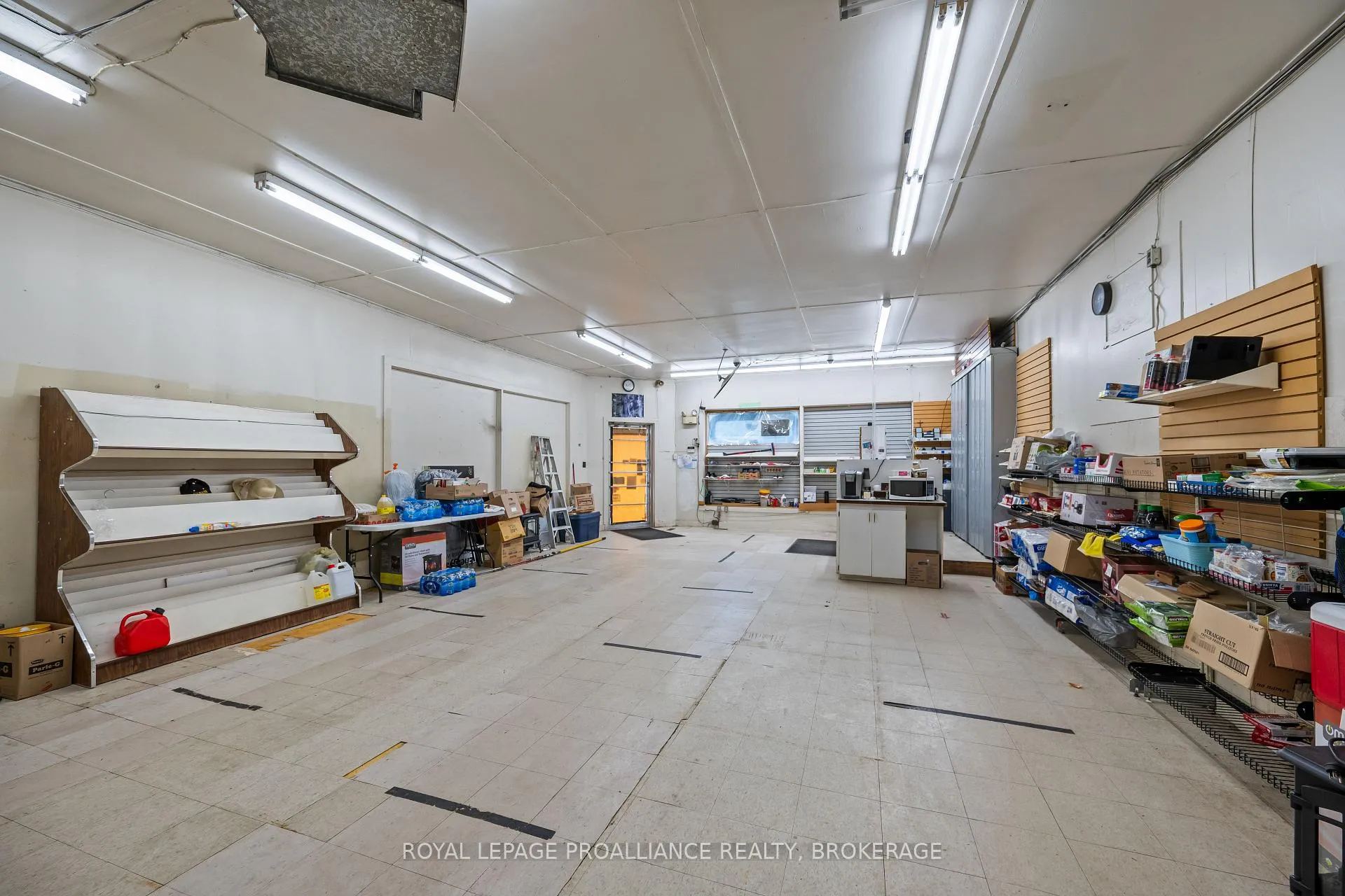 Photo 9 of 400 King Street W, Gananoque — HOMEH
