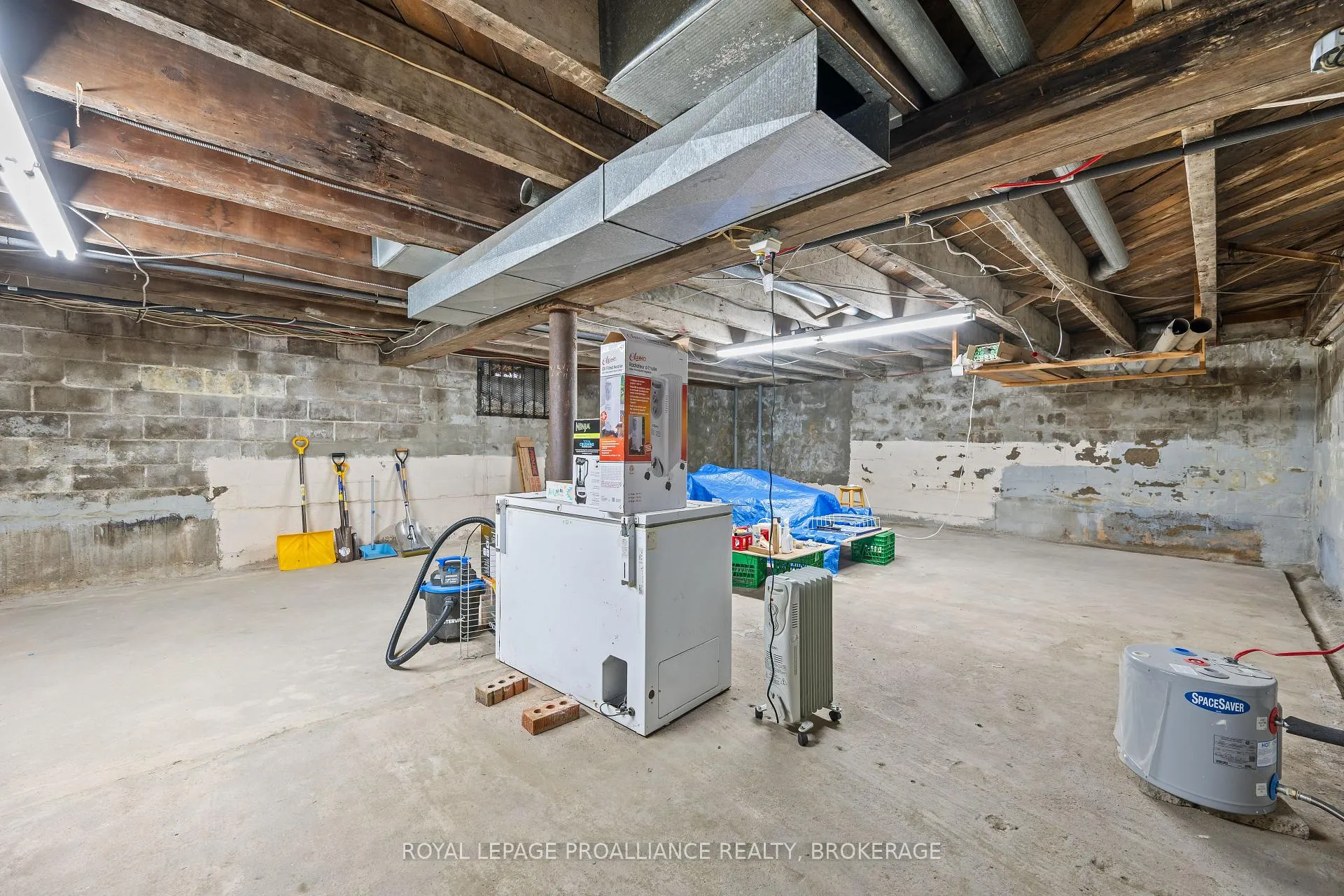 Photo 10 of 400 King Street W, Gananoque — HOMEH