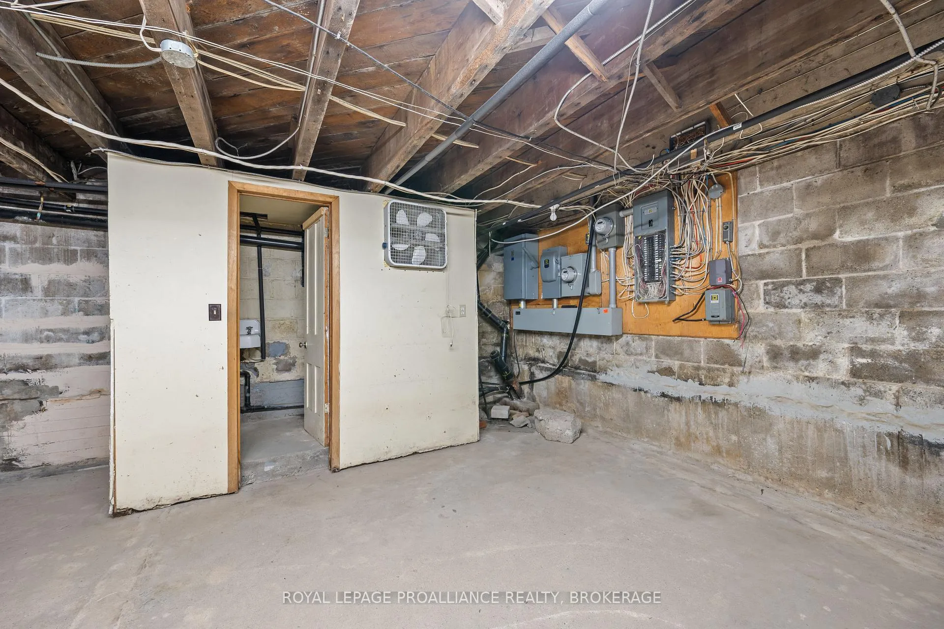 Photo 12 of 400 King Street W, Gananoque — HOMEH