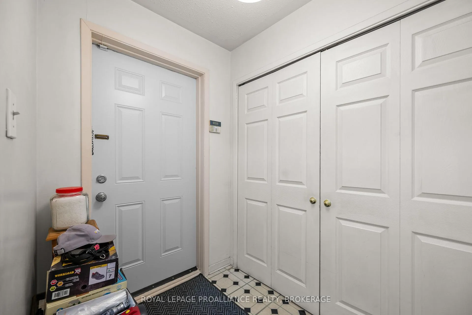 Photo 14 of 400 King Street W, Gananoque — HOMEH