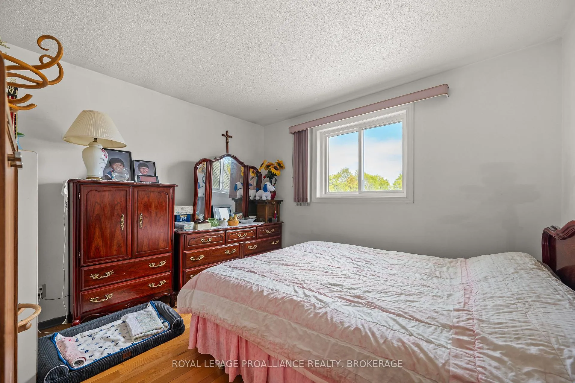 Photo 18 of 400 King Street W, Gananoque — HOMEH