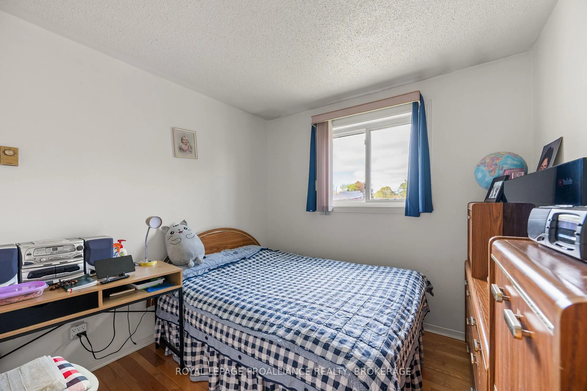 Photo 21 of 400 King Street W, Gananoque — HOMEH
