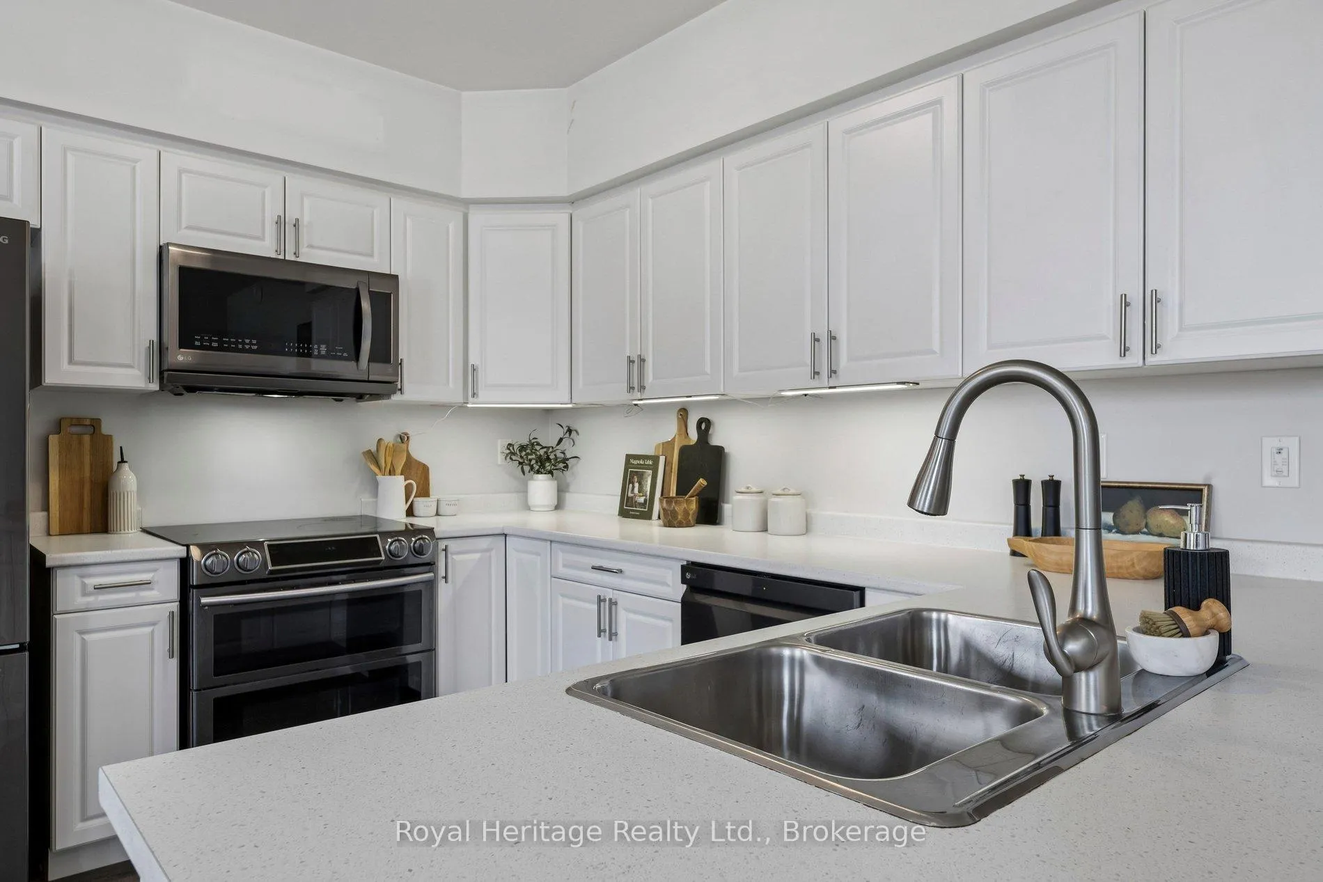Photo 10 of Unit 304, 450 Lonsberry Drive, Cobourg — HOMEH