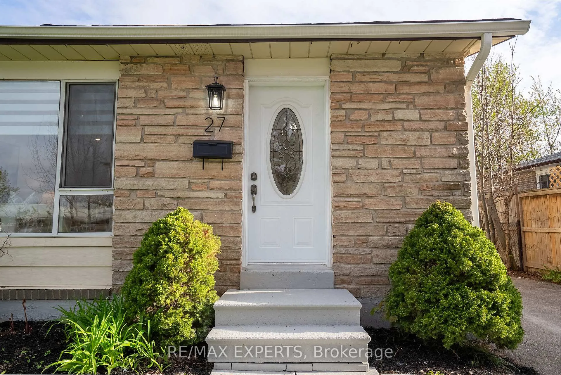 Photo 2 of 27 Fallingdale Crescent, Brampton, Southgate — HOMEH