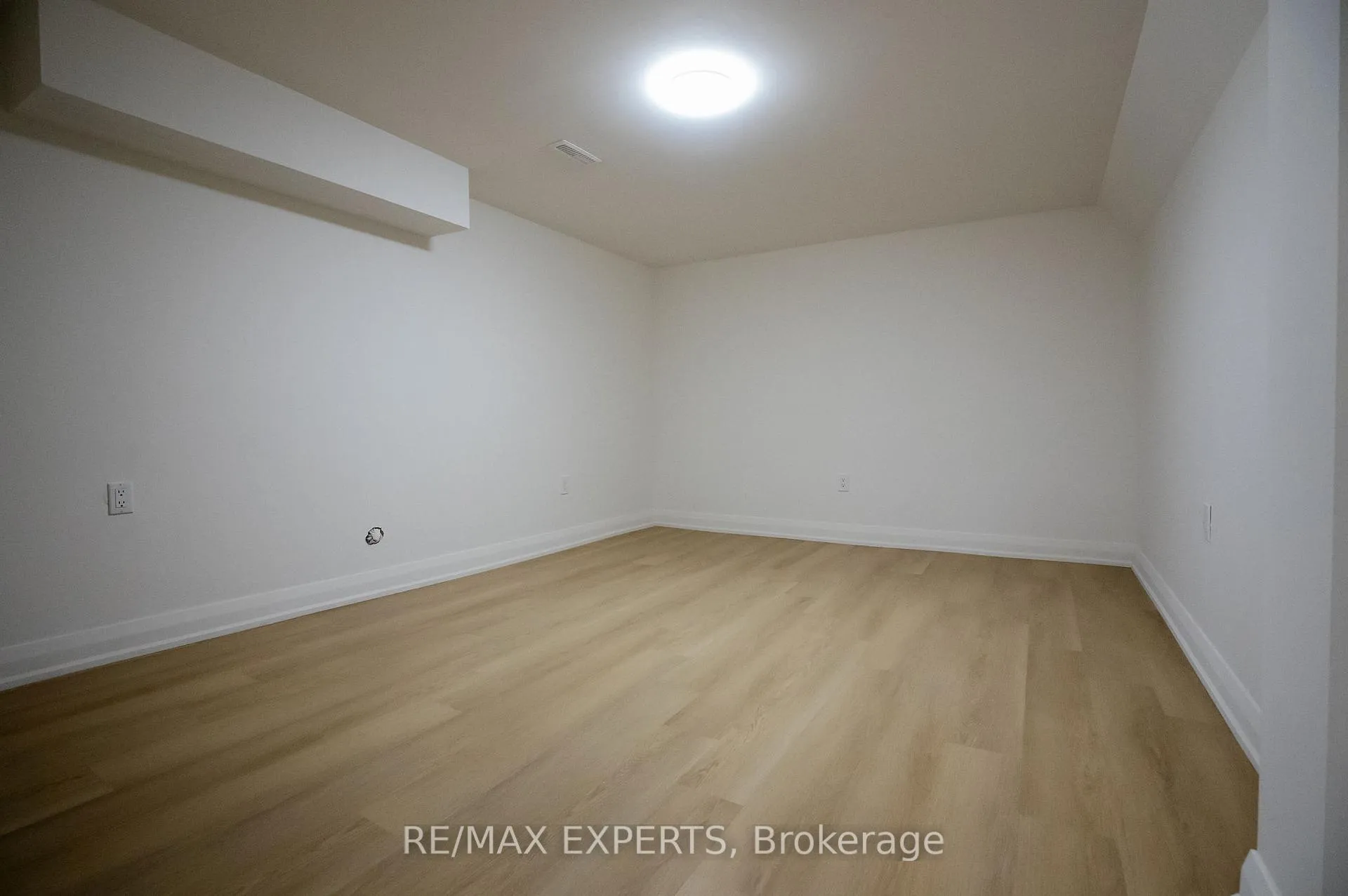Photo 32 of 27 Fallingdale Crescent, Brampton, Southgate — HOMEH
