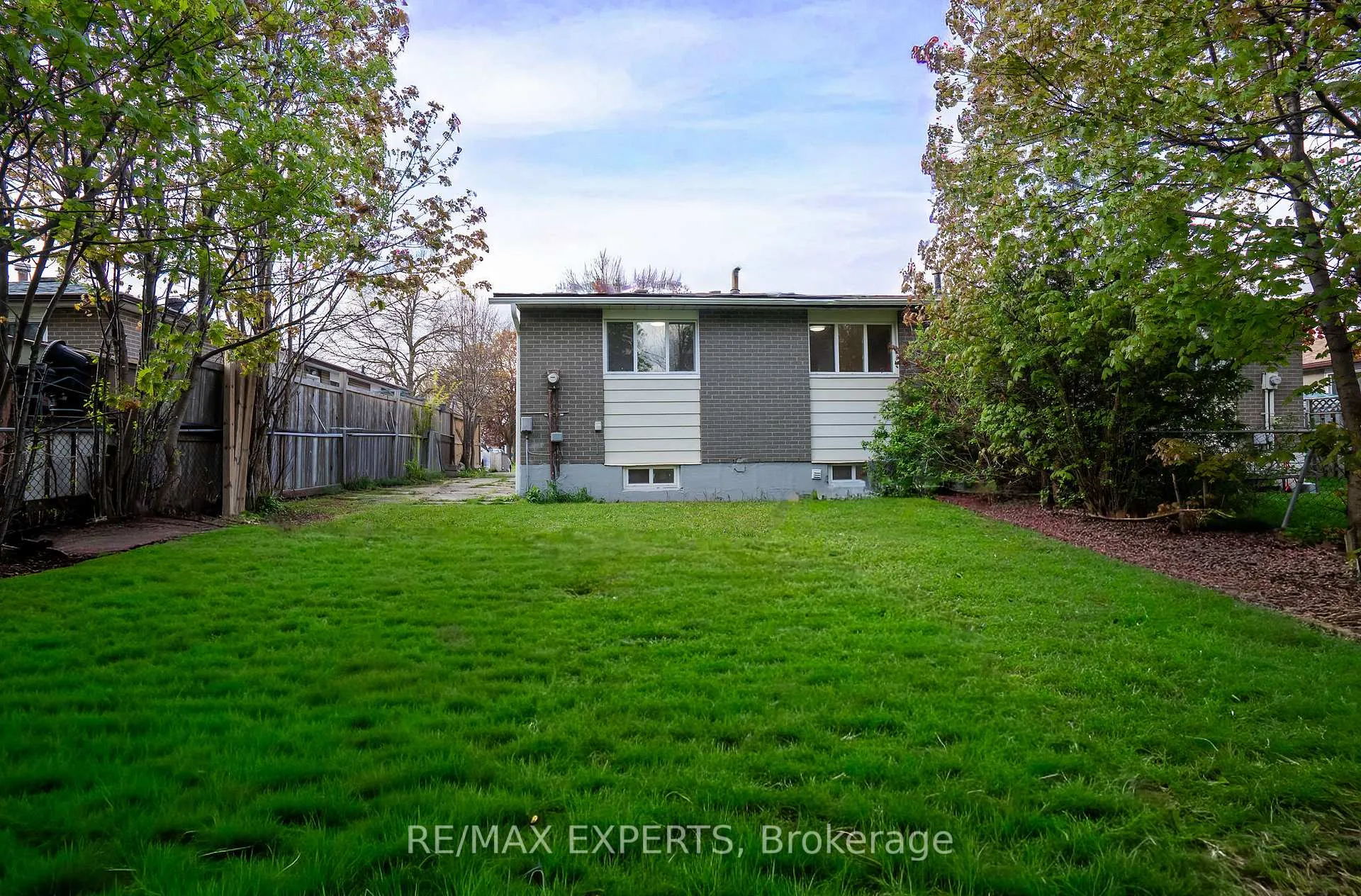 Photo 38 of 27 Fallingdale Crescent, Brampton, Southgate — HOMEH
