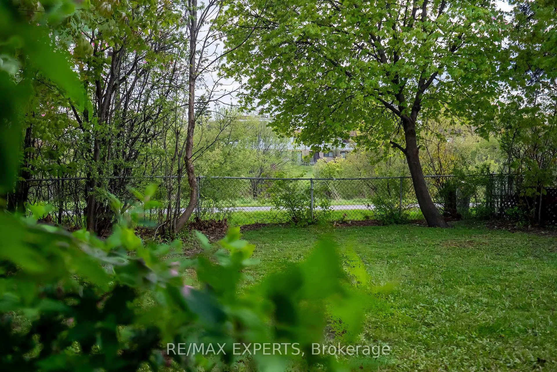 Photo 39 of 27 Fallingdale Crescent, Brampton, Southgate — HOMEH