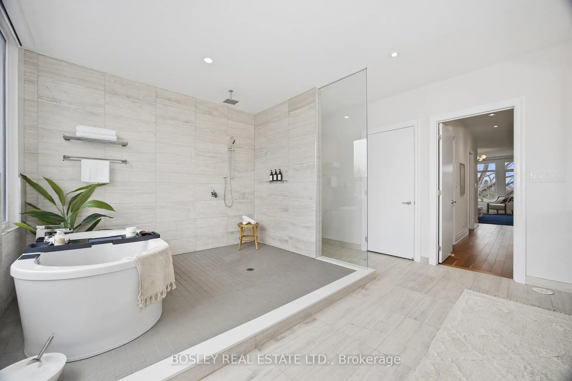 Photo 13 of 17 Vince Avenue, Toronto, Woodbine Corridor — HOMEH