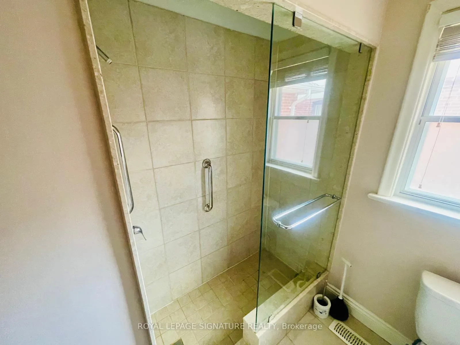 Photo 15 of 7 Placid Road, Etobicoke, Stonegate-Queensway — HOMEH