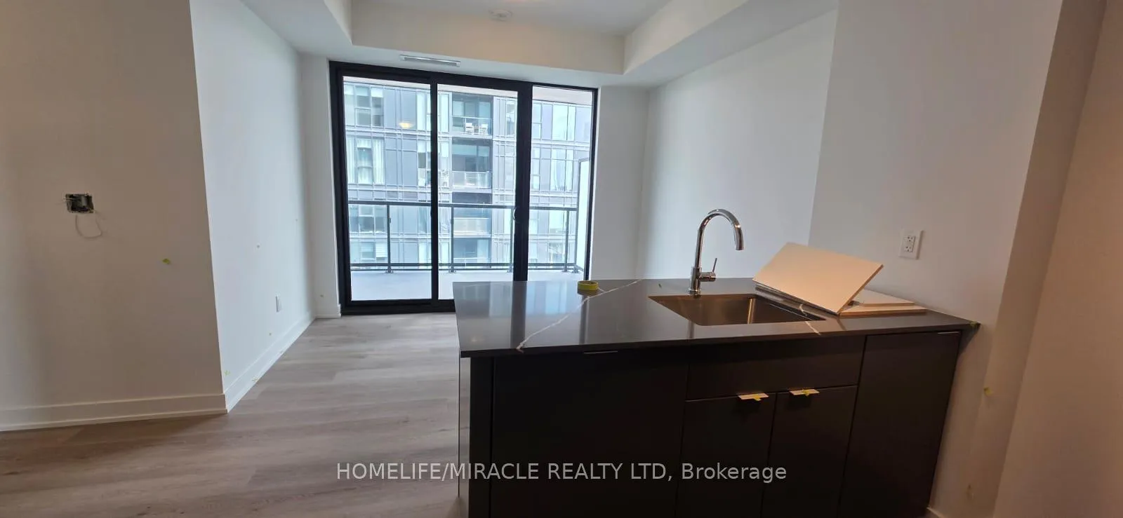 Photo 2 of Unit 1803, 2075 Lakeshore Boulevard, Burlington, Brant — HOMEH