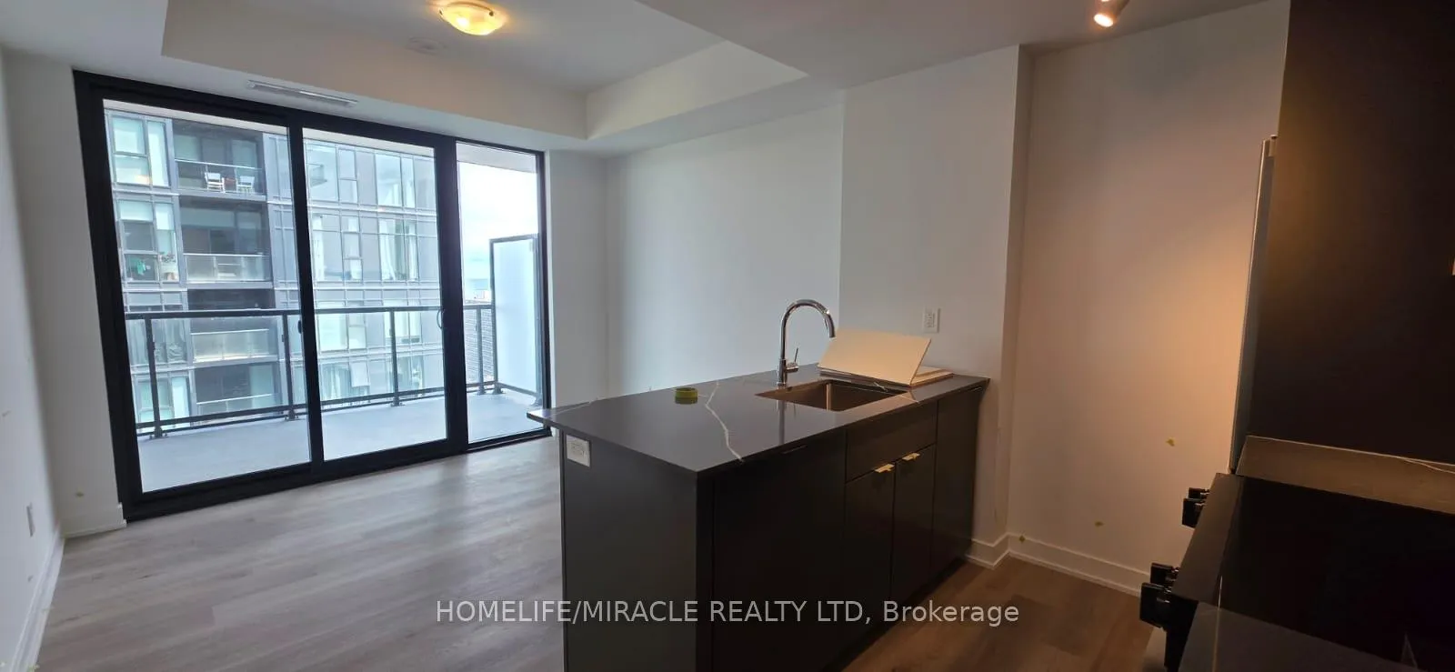 Photo 3 of Unit 1803, 2075 Lakeshore Boulevard, Burlington, Brant — HOMEH