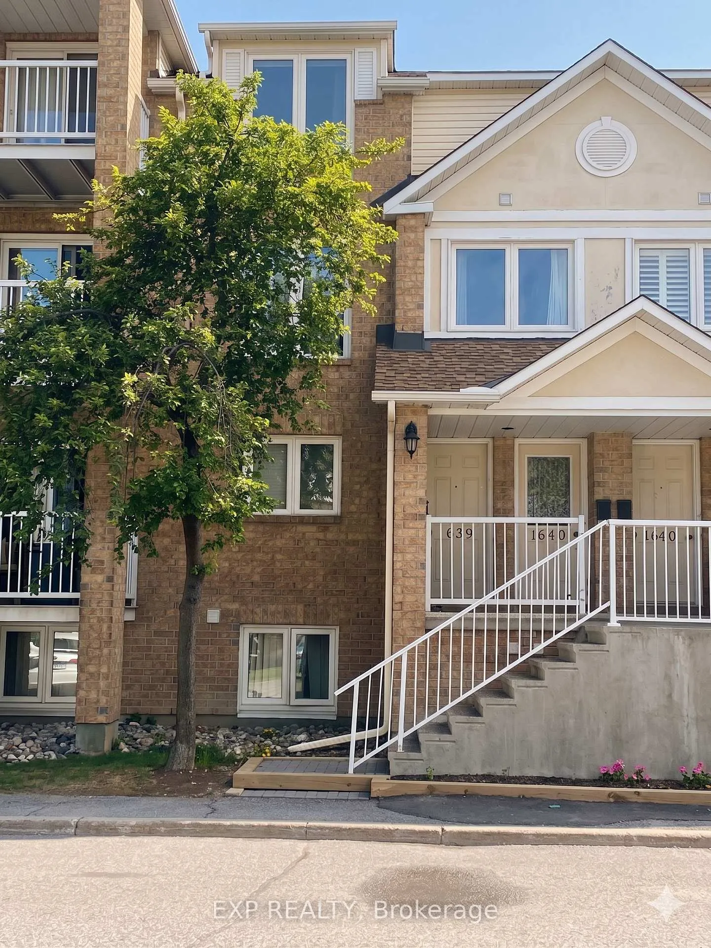 Photo 1 of Unit 11, 1639 Locksley Lane, Ottawa, Beaconwood — HOMEH