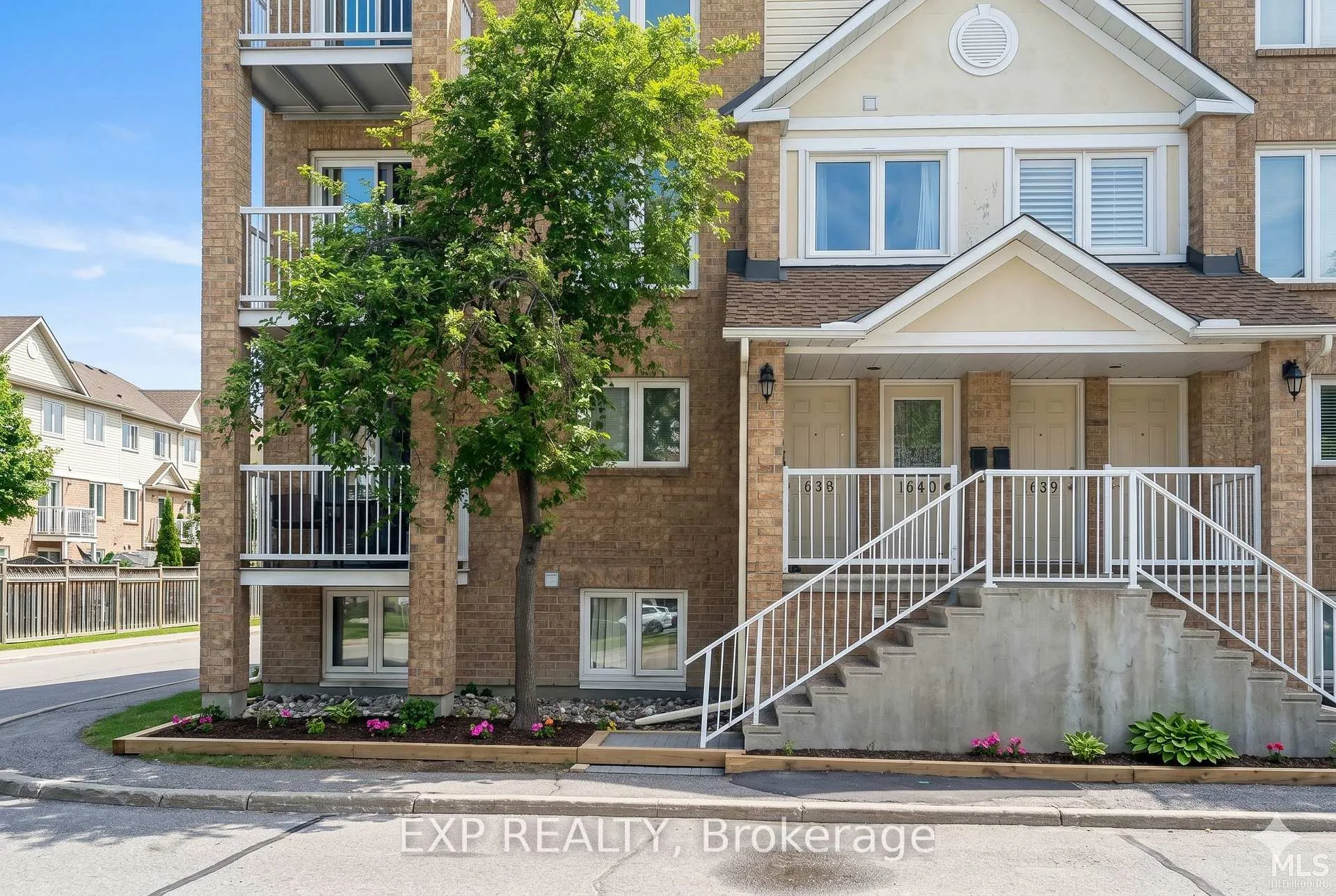 Photo 2 of Unit 11, 1639 Locksley Lane, Ottawa, Beaconwood — HOMEH