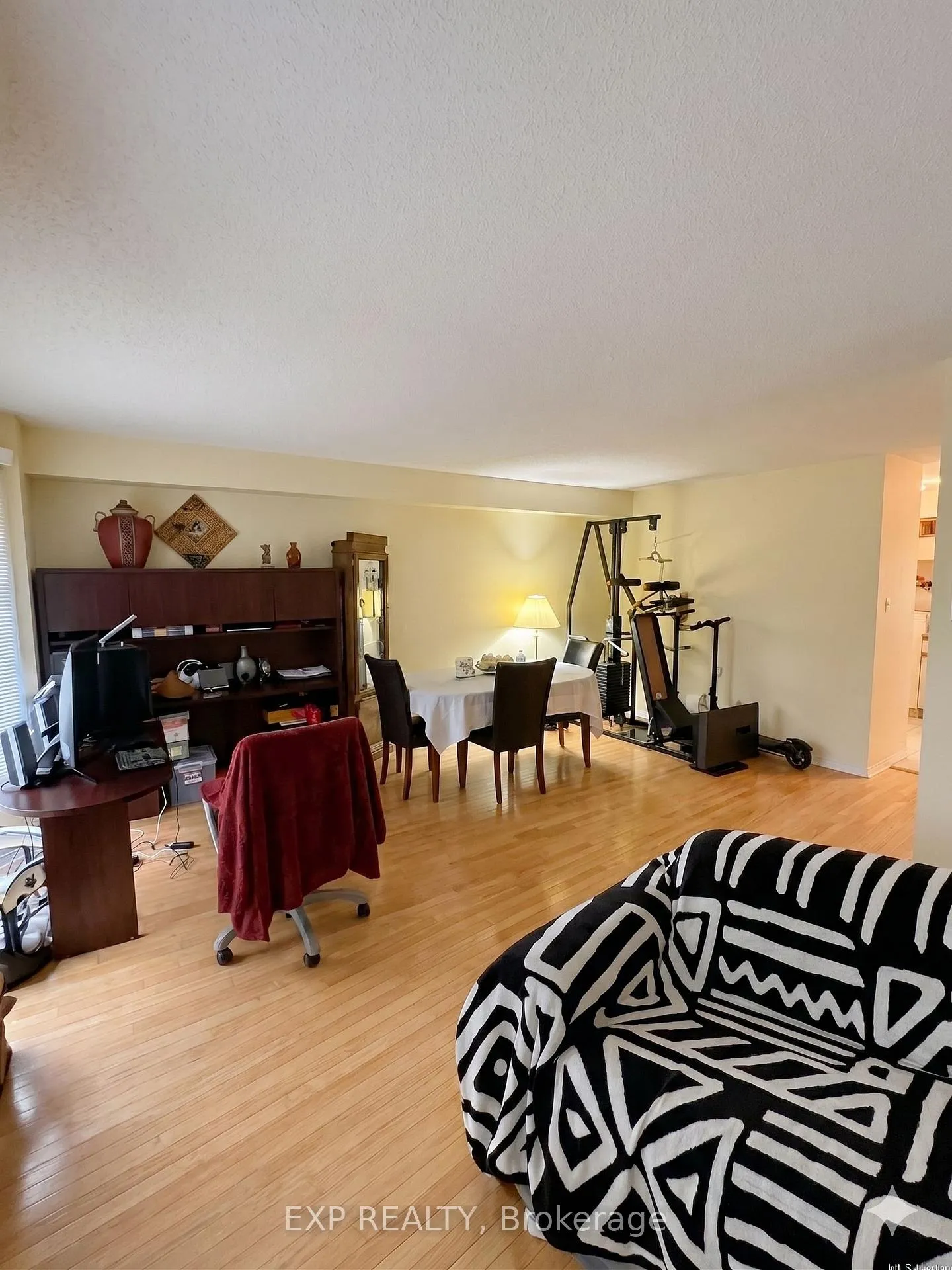 Photo 4 of Unit 11, 1639 Locksley Lane, Ottawa, Beaconwood — HOMEH