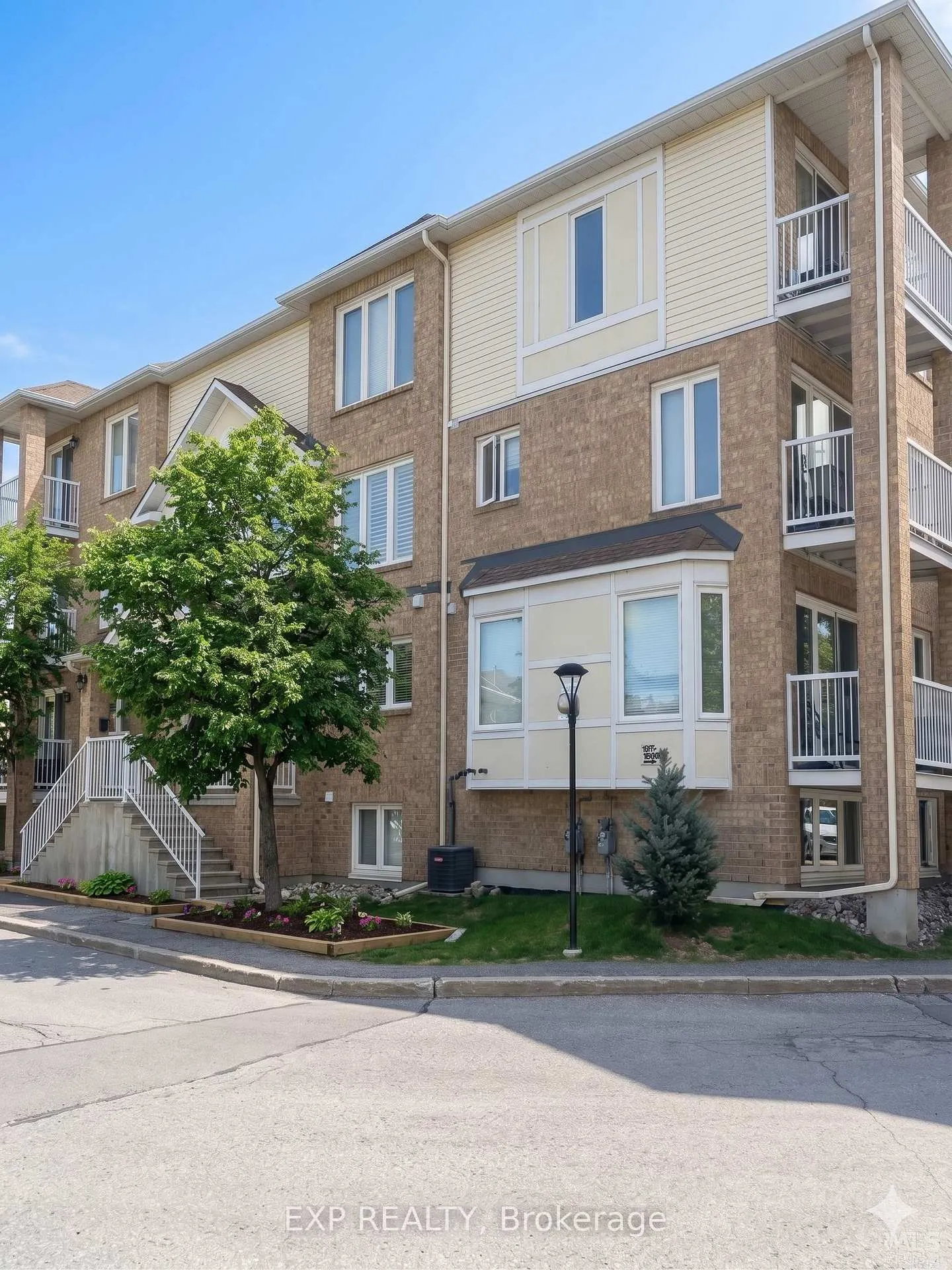 Photo 10 of Unit 11, 1639 Locksley Lane, Ottawa, Beaconwood — HOMEH