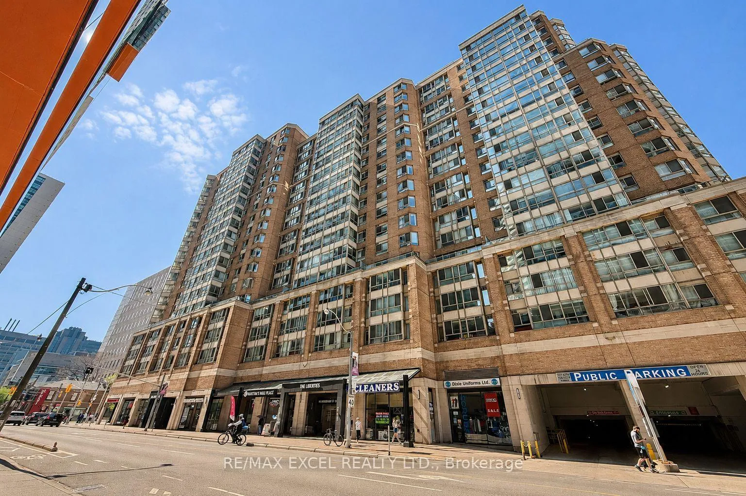 Front of Unit 1208, 44 Gerrard Street W