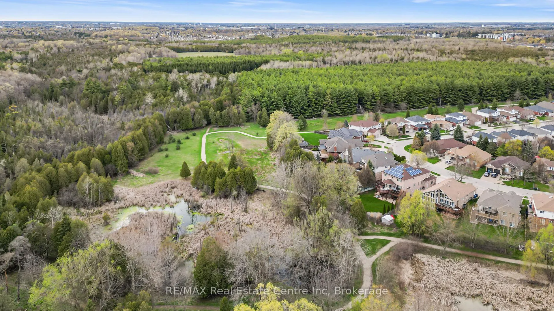Photo 4 of 6 Jean Anderson Crescent, Guelph, Clairfields/Hanlon Business Park — HOMEH
