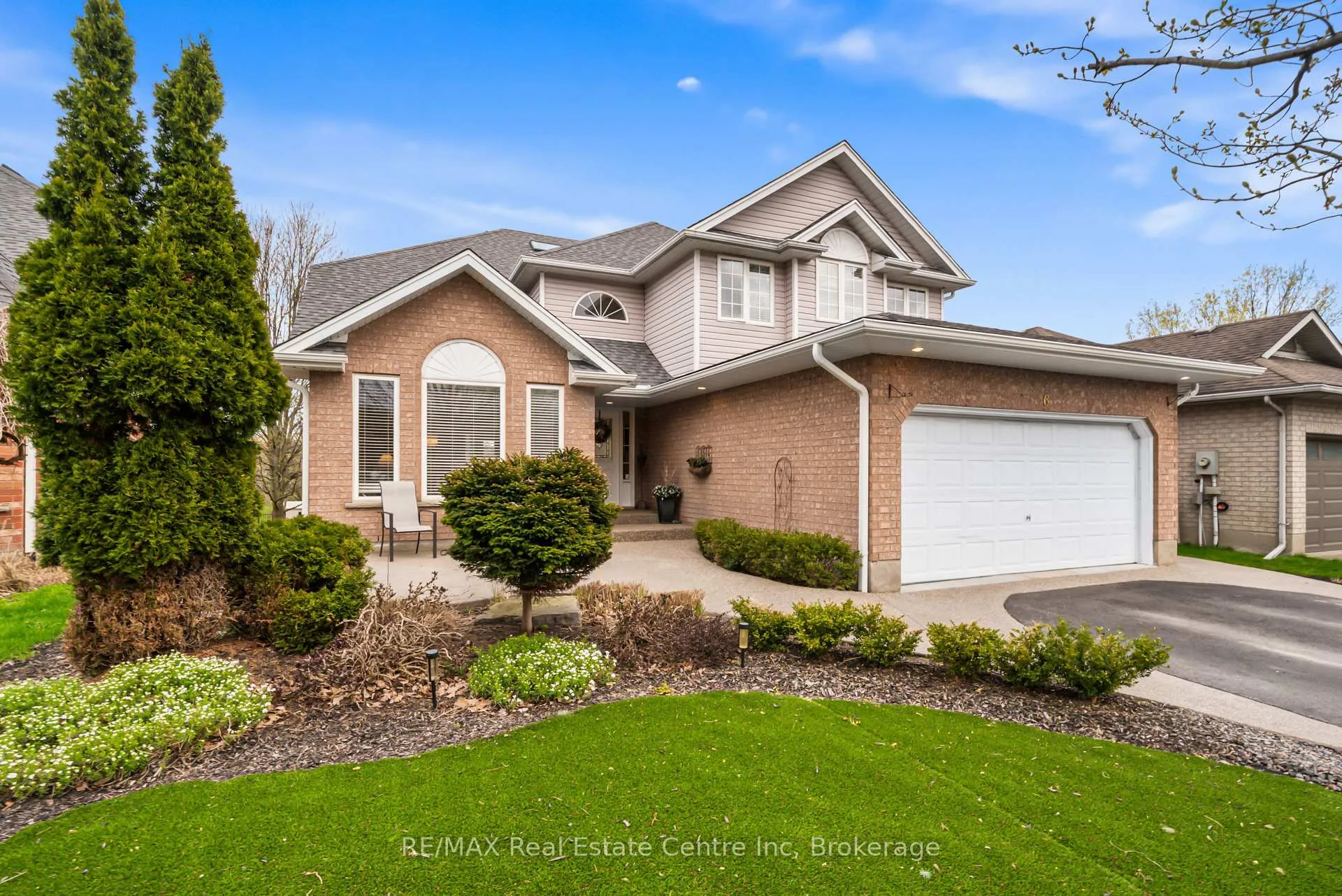Photo 6 of 6 Jean Anderson Crescent, Guelph, Clairfields/Hanlon Business Park — HOMEH