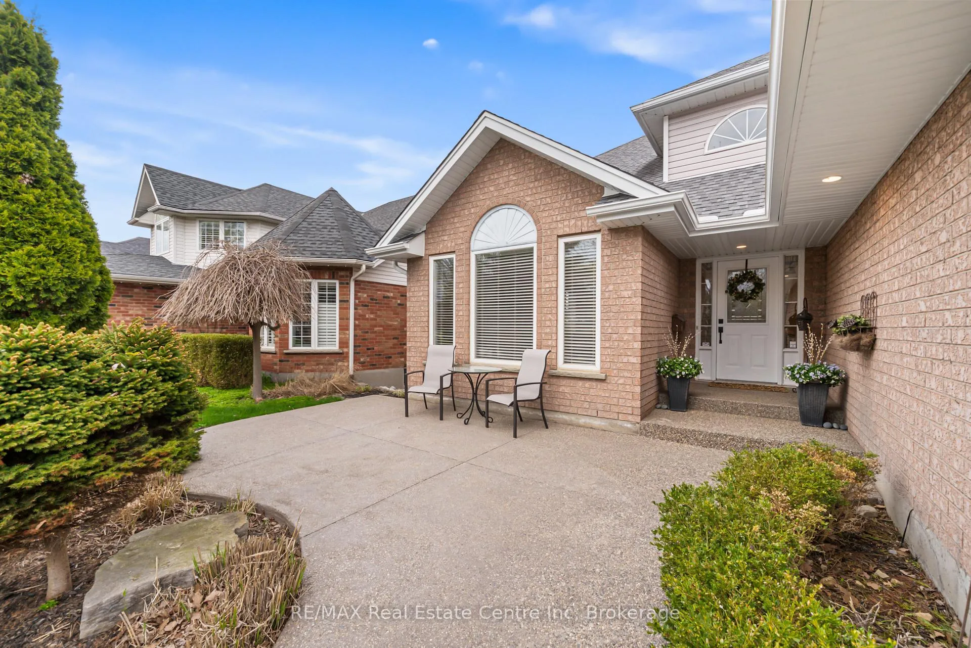 Photo 7 of 6 Jean Anderson Crescent, Guelph, Clairfields/Hanlon Business Park — HOMEH