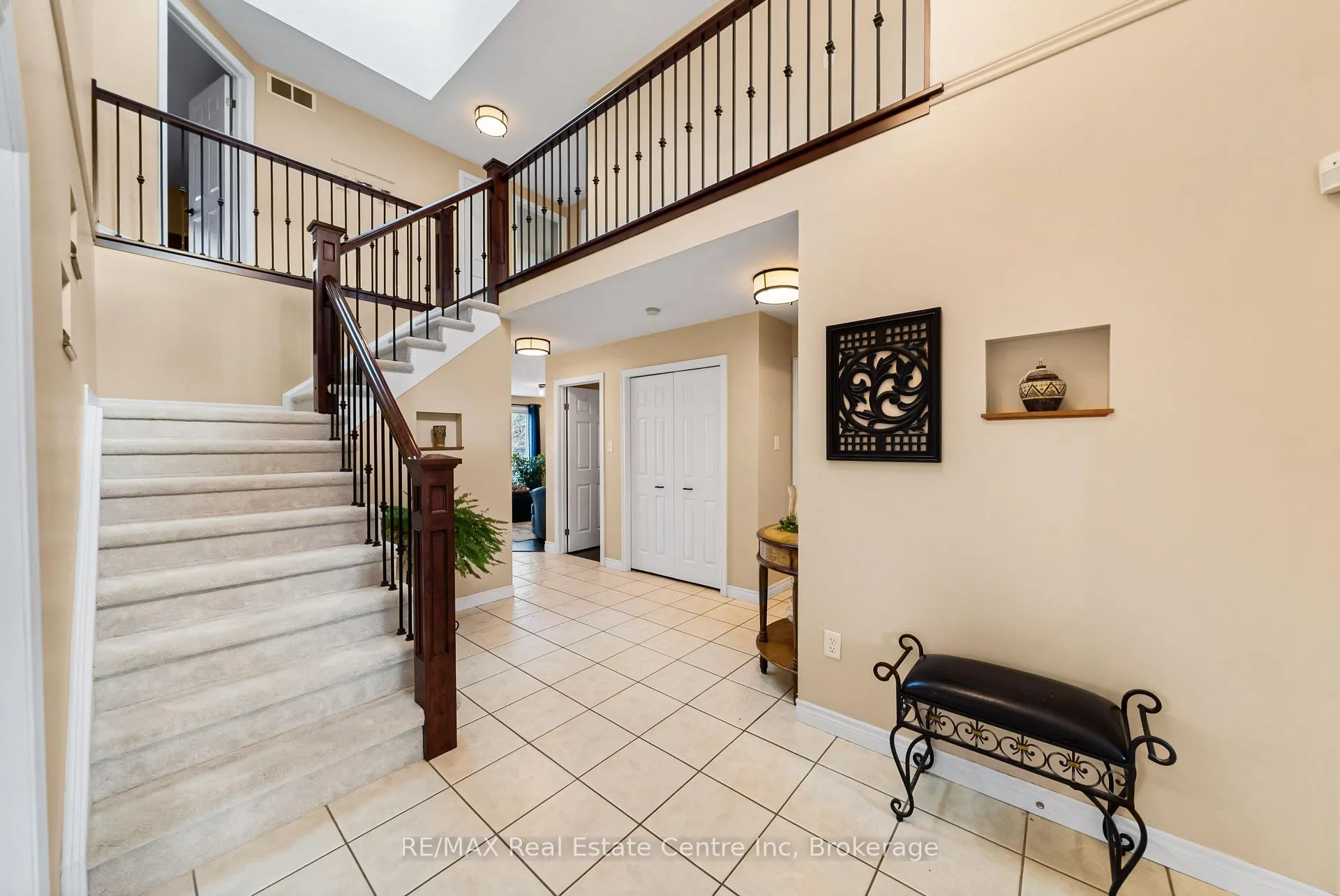Photo 8 of 6 Jean Anderson Crescent, Guelph, Clairfields/Hanlon Business Park — HOMEH