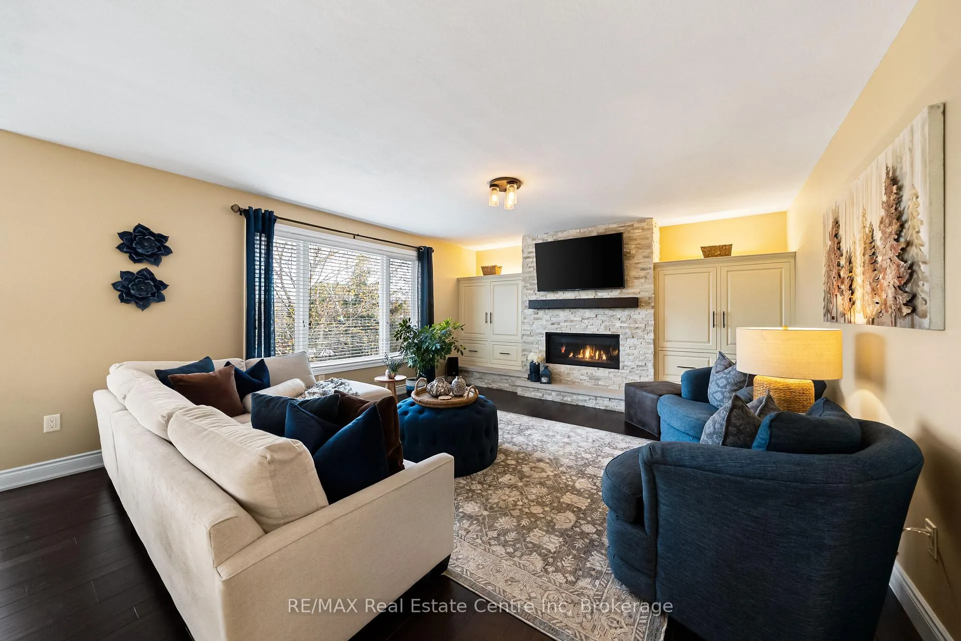 Photo 14 of 6 Jean Anderson Crescent, Guelph, Clairfields/Hanlon Business Park — HOMEH