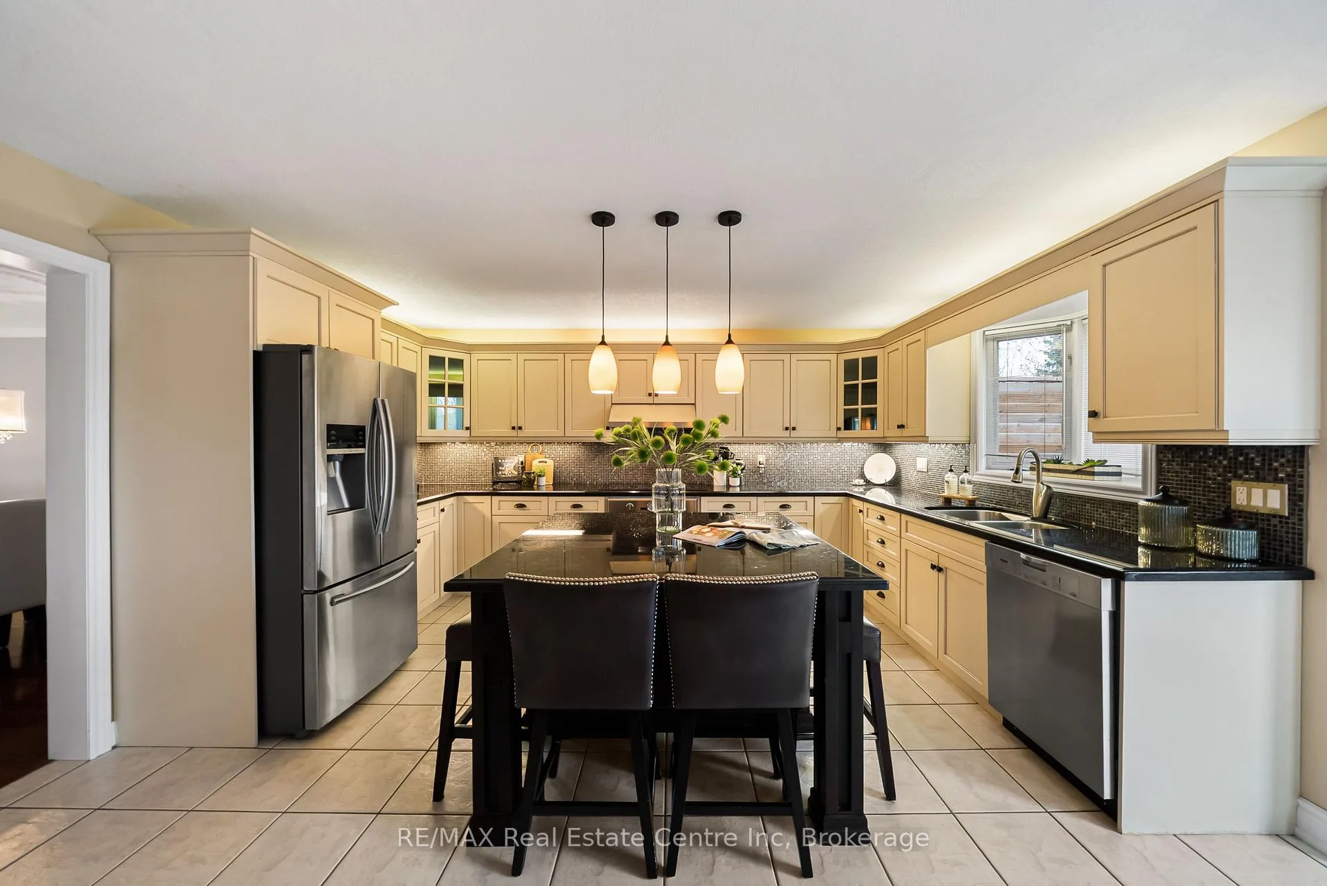 Photo 18 of 6 Jean Anderson Crescent, Guelph, Clairfields/Hanlon Business Park — HOMEH