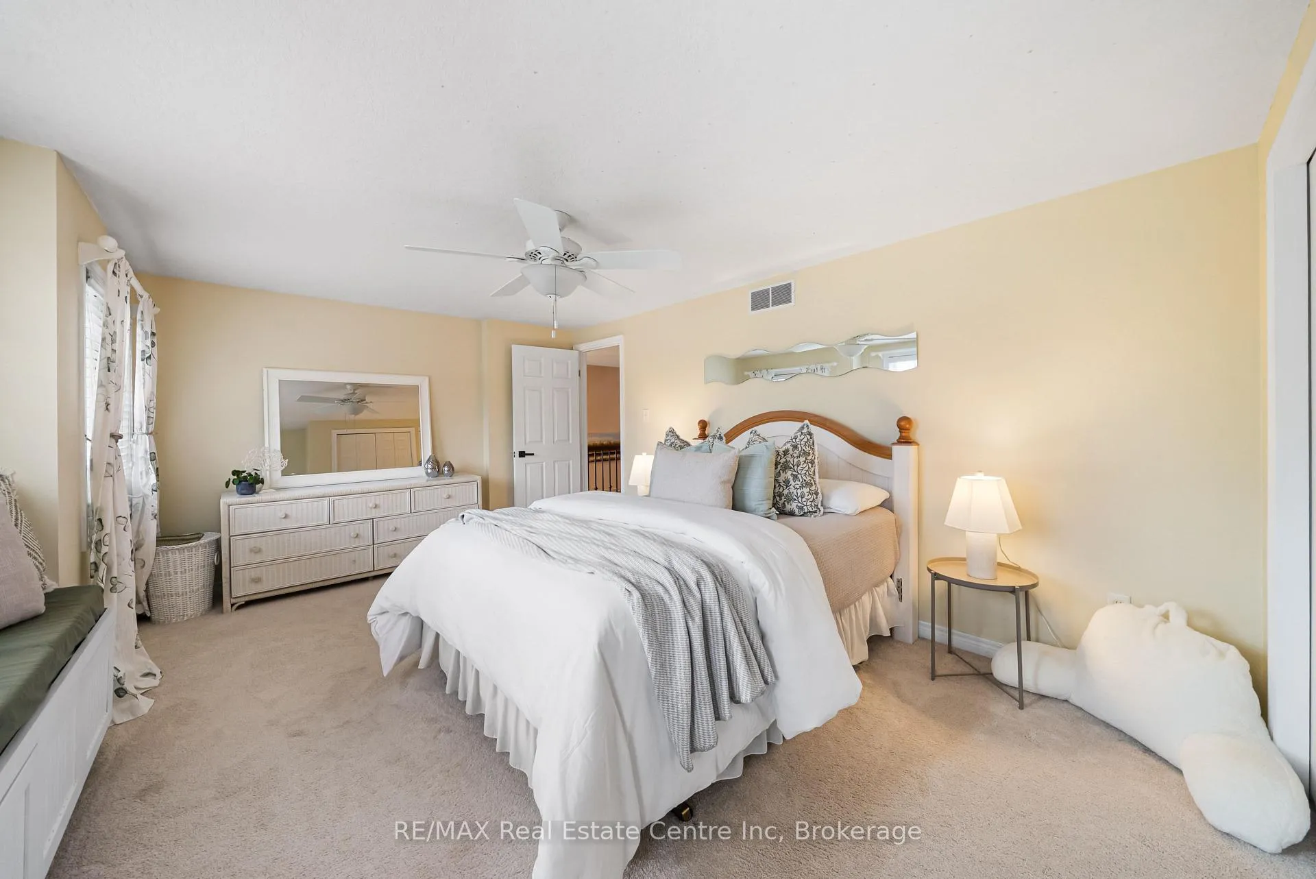 Photo 27 of 6 Jean Anderson Crescent, Guelph, Clairfields/Hanlon Business Park — HOMEH