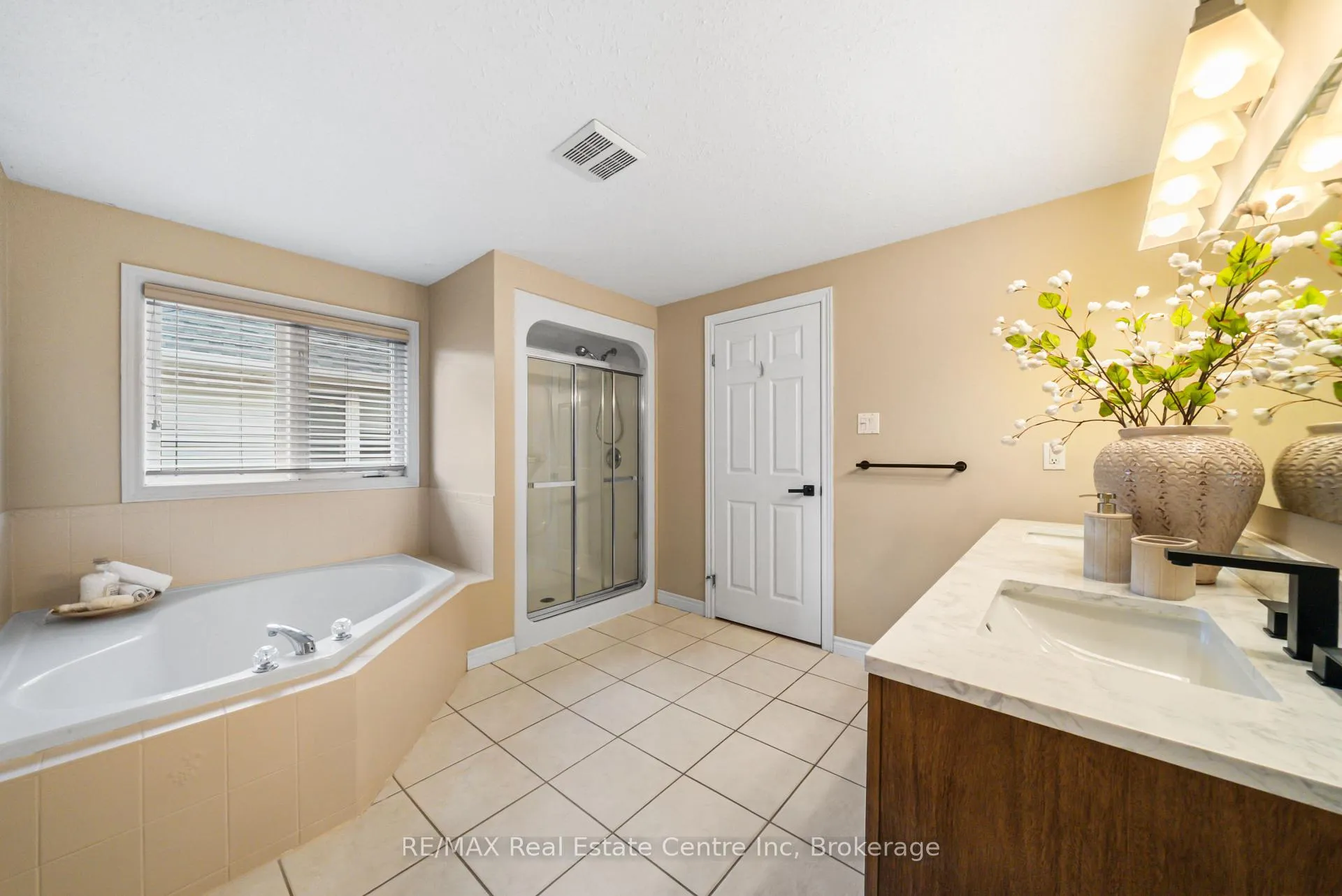 Photo 35 of 6 Jean Anderson Crescent, Guelph, Clairfields/Hanlon Business Park — HOMEH