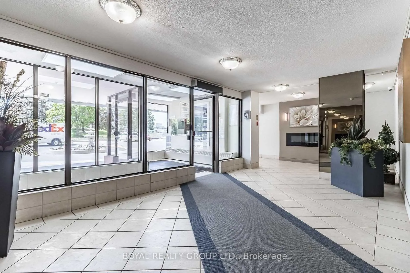 Photo 4 of Unit 303, 18 Knightsbridge Road, Brampton, Queen Street Corridor — HOMEH