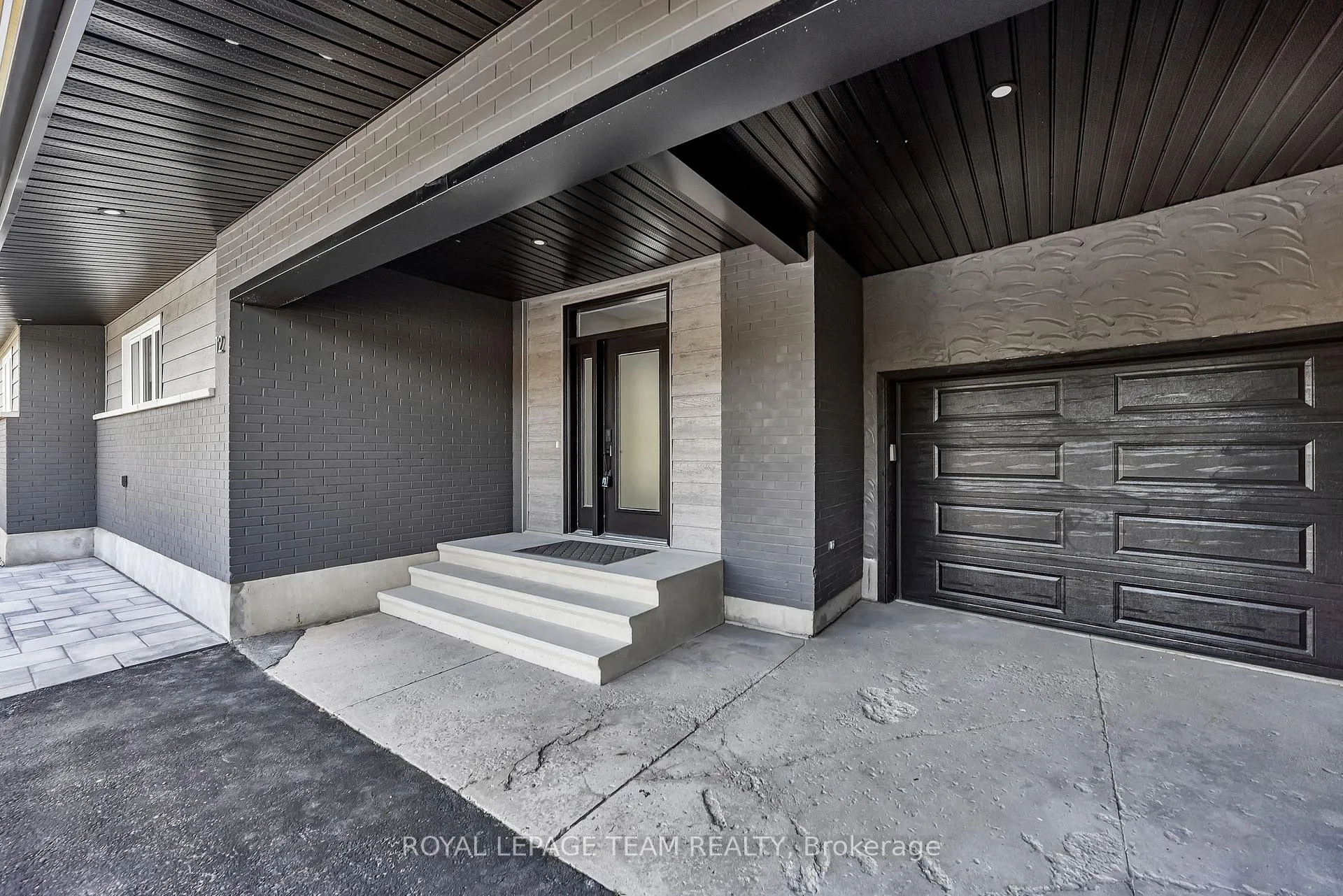 Photo 3 of 12 Largo Crescent, Ottawa, Meadowlands/Crestview — HOMEH