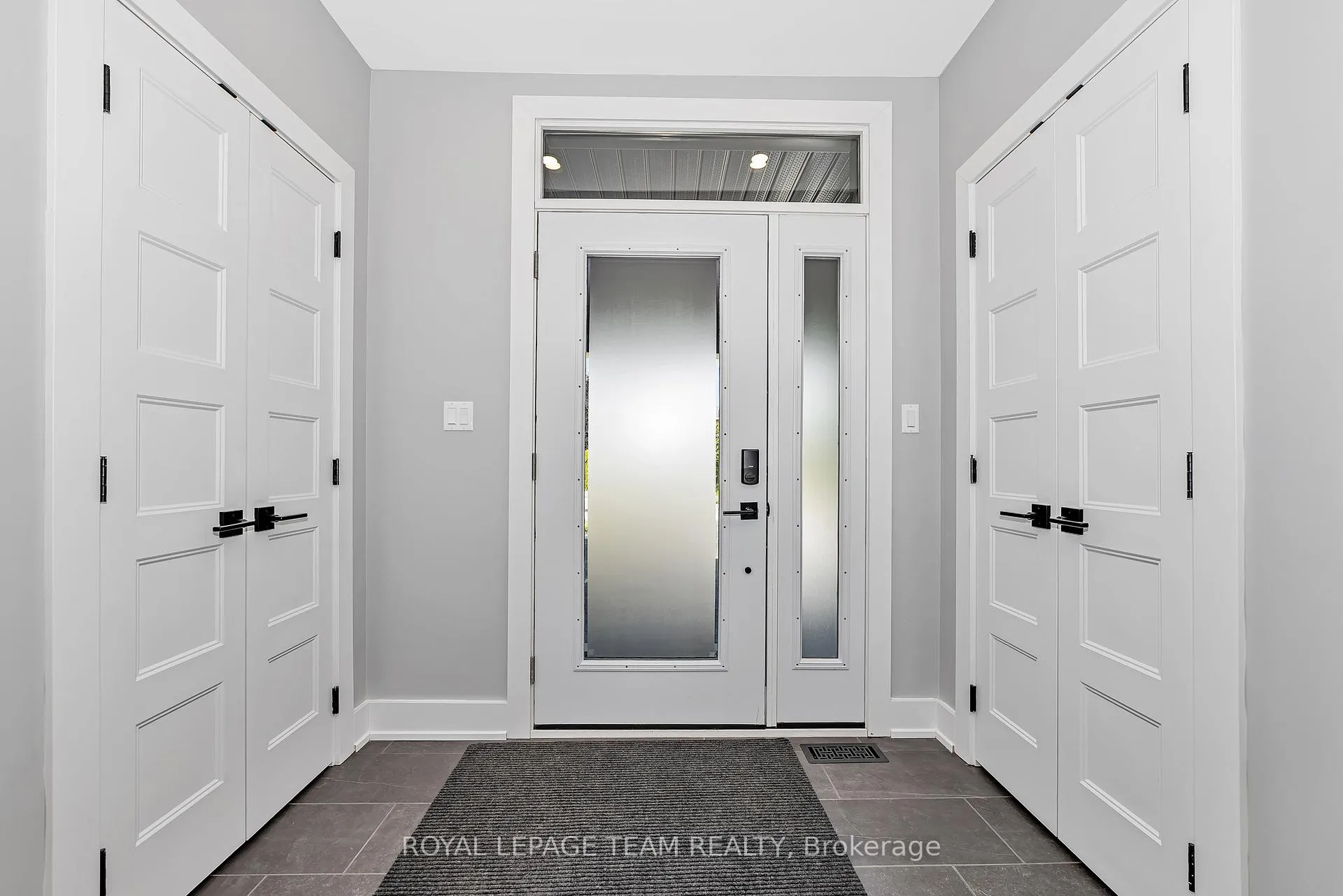 Photo 4 of 12 Largo Crescent, Ottawa, Meadowlands/Crestview — HOMEH