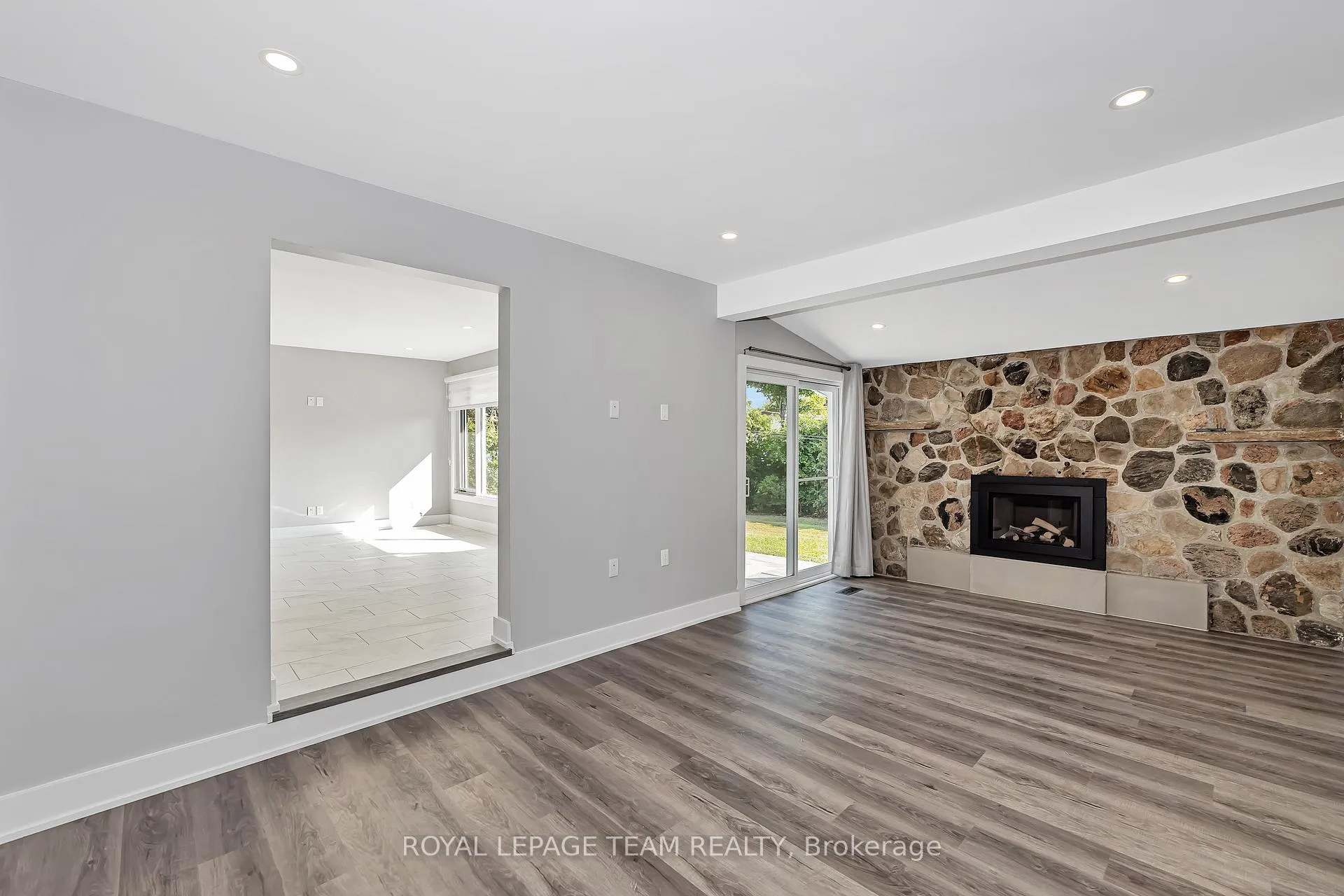 Photo 5 of 12 Largo Crescent, Ottawa, Meadowlands/Crestview — HOMEH