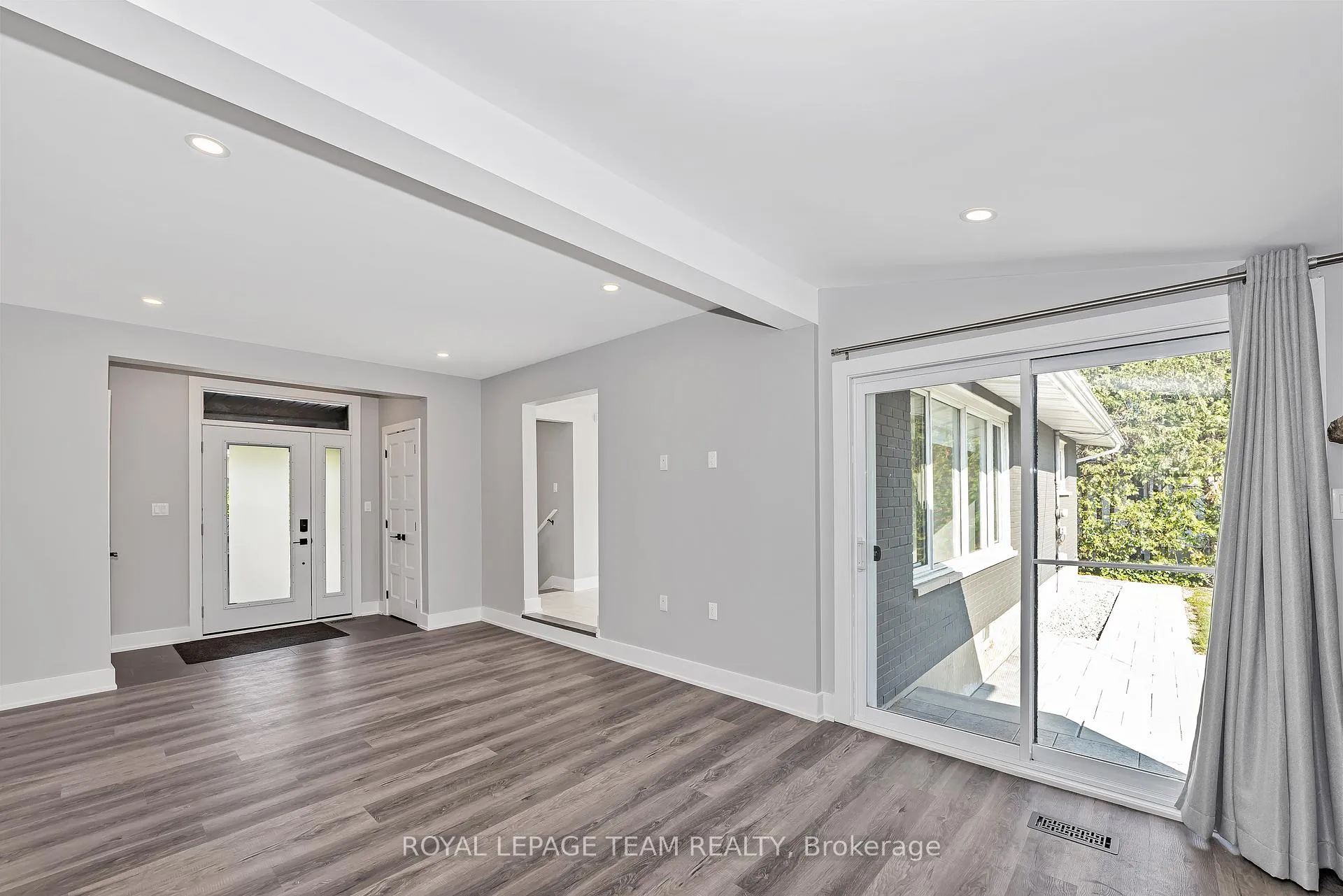 Photo 6 of 12 Largo Crescent, Ottawa, Meadowlands/Crestview — HOMEH