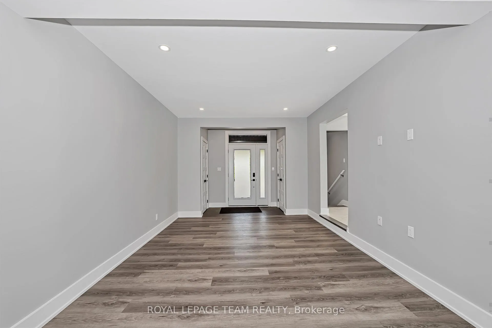 Photo 7 of 12 Largo Crescent, Ottawa, Meadowlands/Crestview — HOMEH