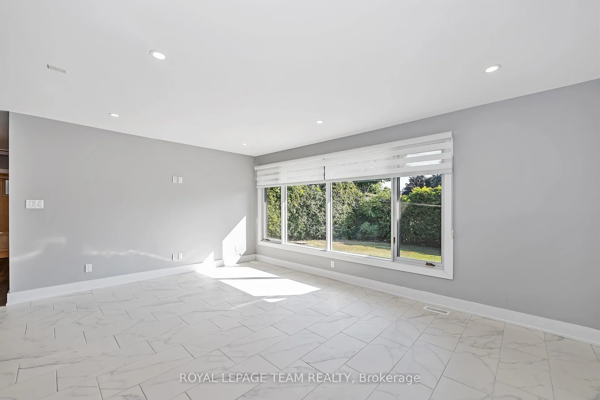 Photo 9 of 12 Largo Crescent, Ottawa, Meadowlands/Crestview — HOMEH