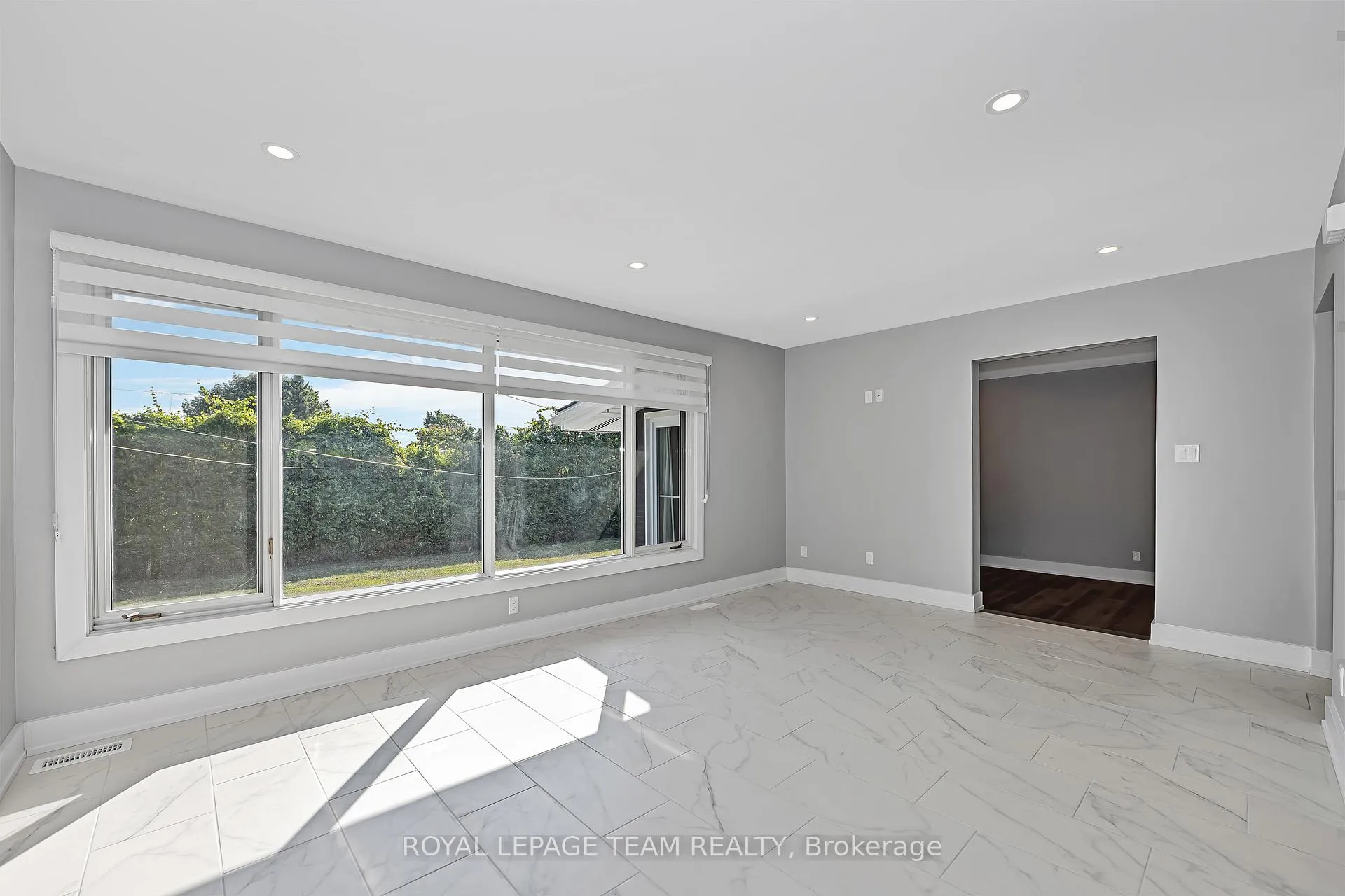 Photo 11 of 12 Largo Crescent, Ottawa, Meadowlands/Crestview — HOMEH
