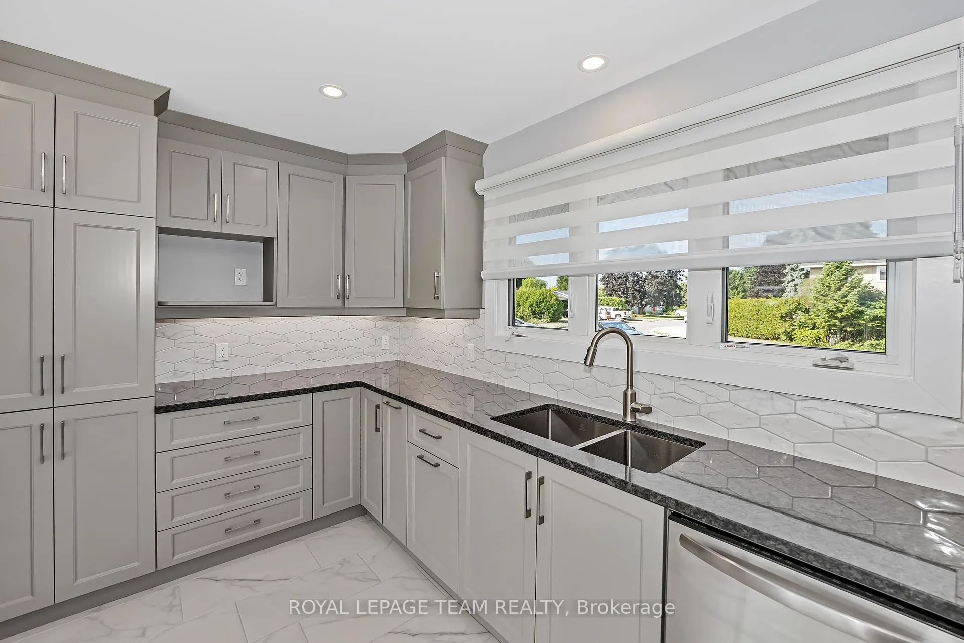 Photo 15 of 12 Largo Crescent, Ottawa, Meadowlands/Crestview — HOMEH