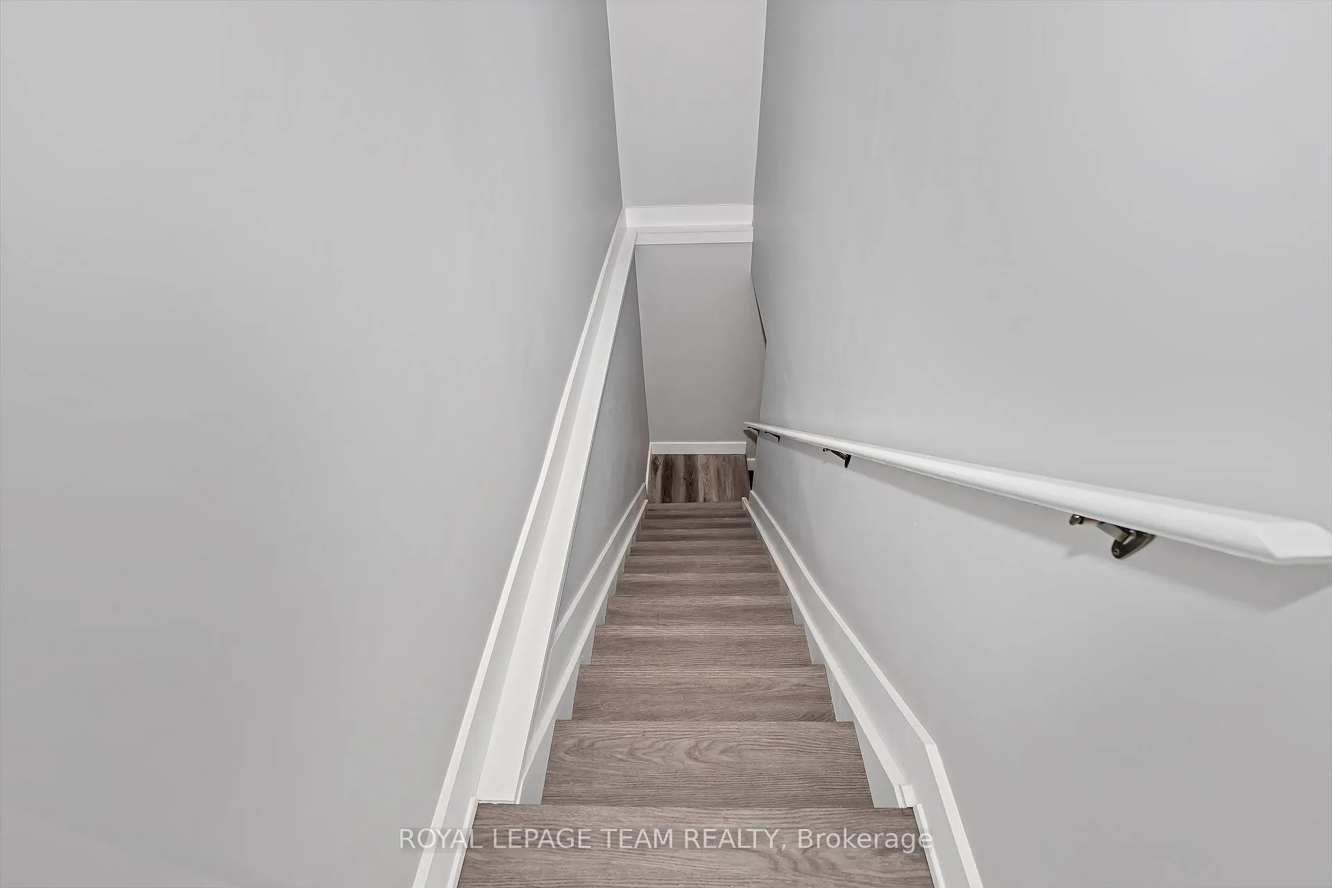 Photo 26 of 12 Largo Crescent, Ottawa, Meadowlands/Crestview — HOMEH