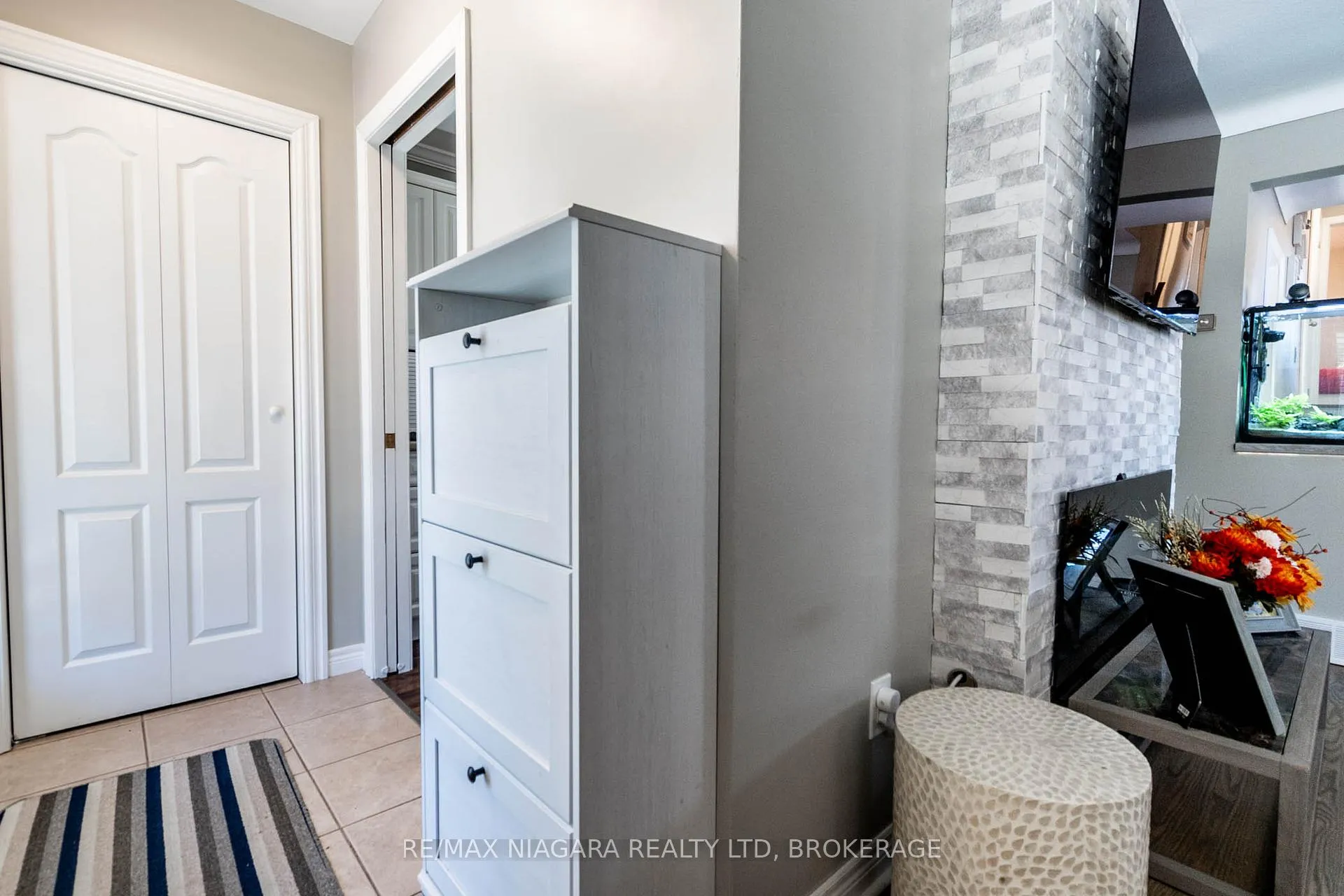 Photo 2 of 63 Windward Street, St. Catharines, Carlton/Bunting — HOMEH