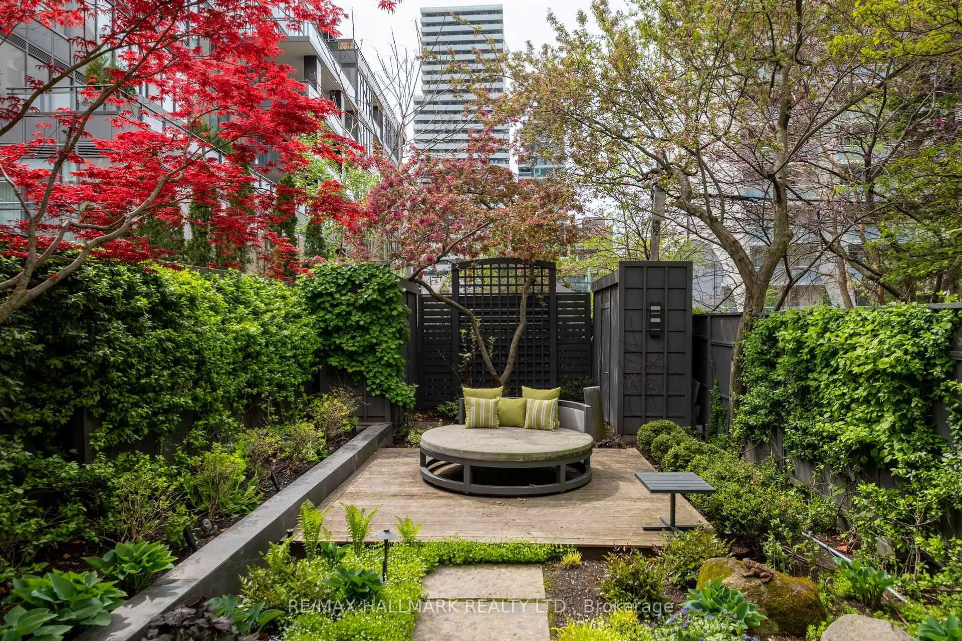 Photo 31 of 23 Lowther Avenue, Toronto, The Annex — HOMEH
