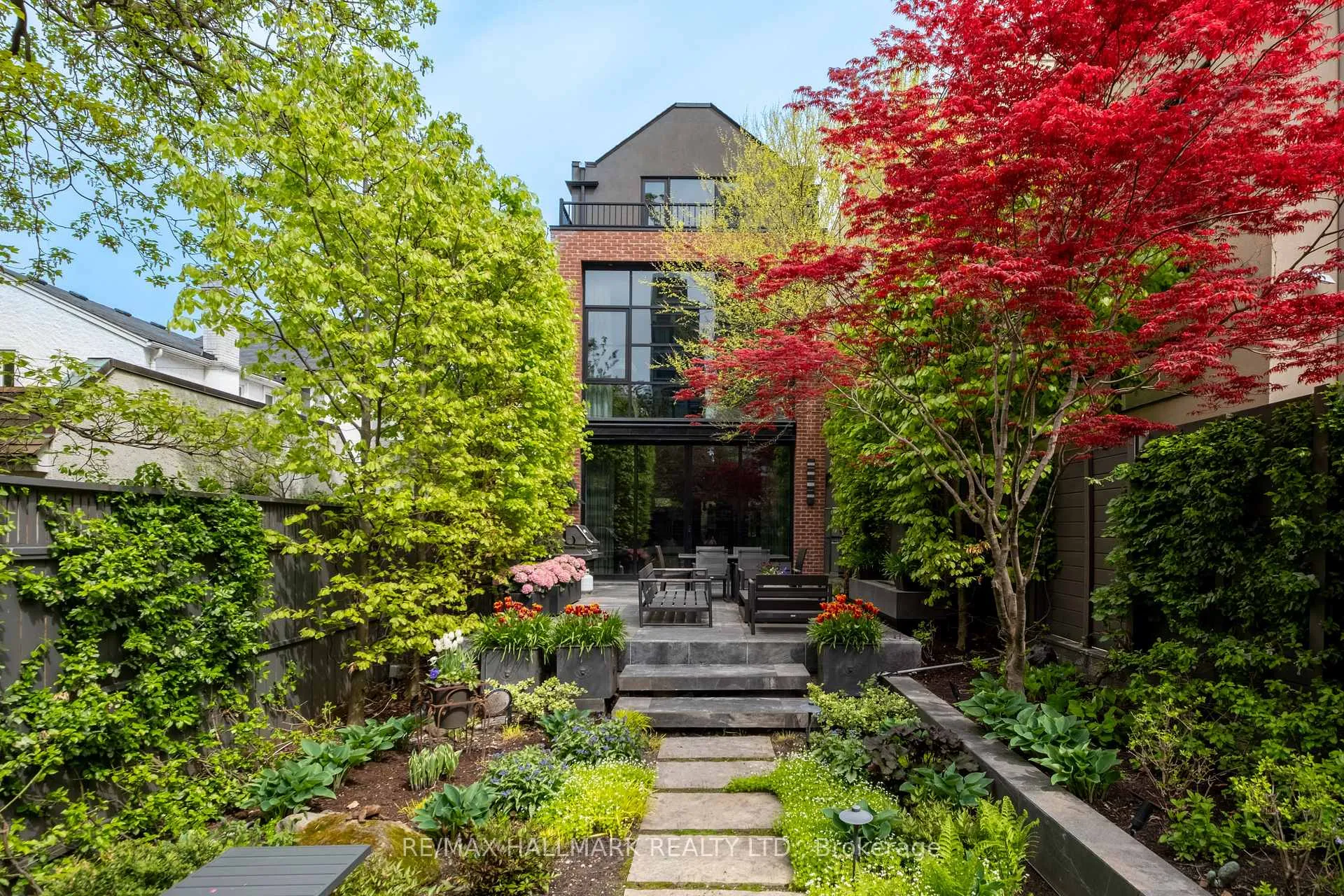 Photo 32 of 23 Lowther Avenue, Toronto, The Annex — HOMEH