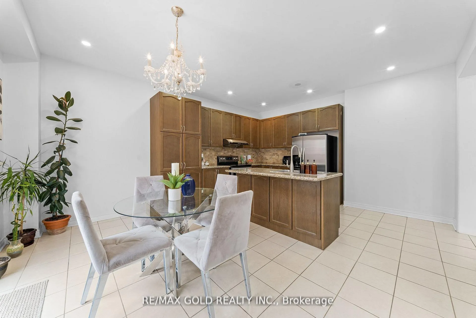 Photo 8 of 36 Ocean Ridge Drive E, Brampton, Sandringham-Wellington — HOMEH
