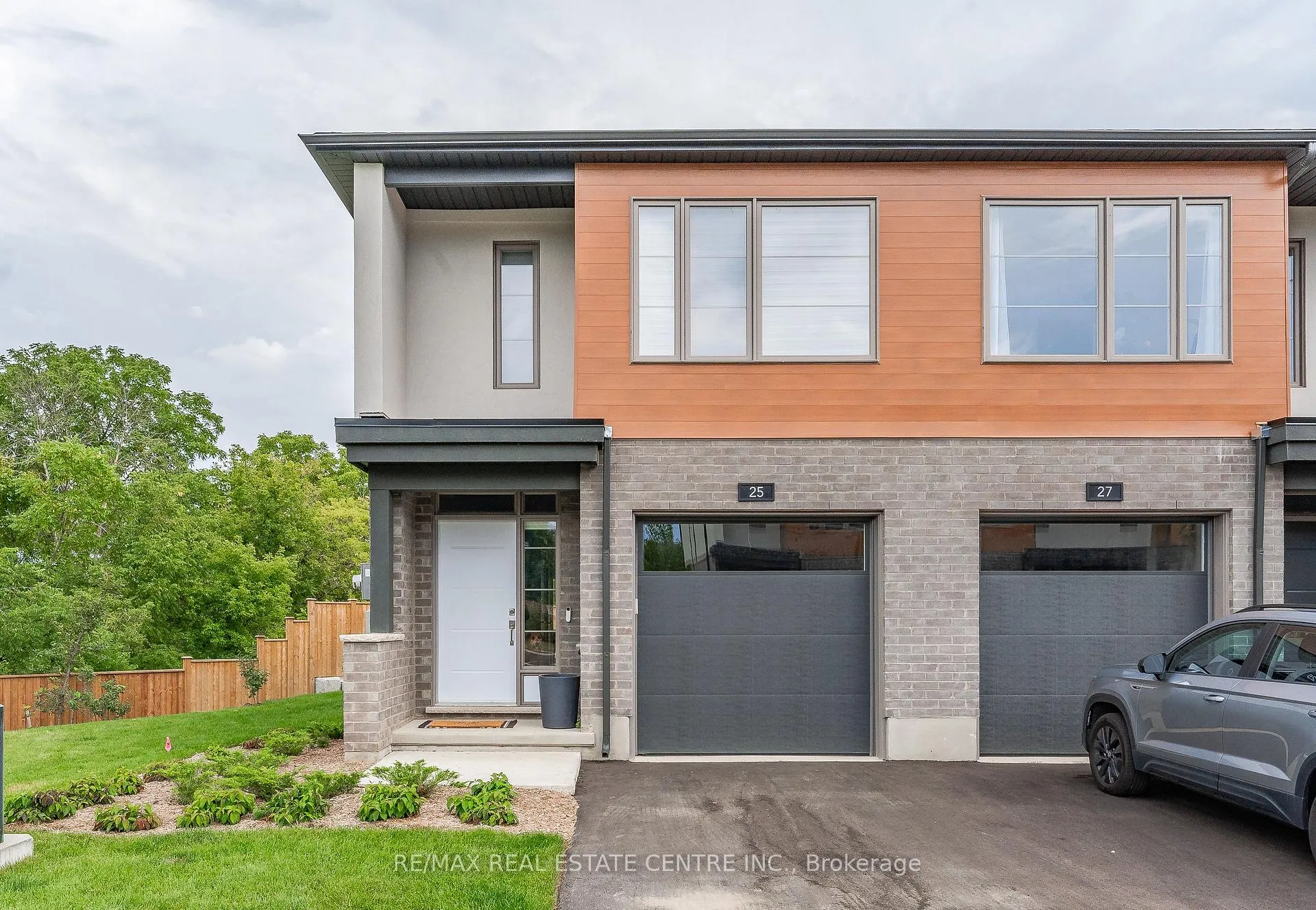Photo 1 of 25 Steele Crescent, Guelph, St. Patrick's Ward — HOMEH