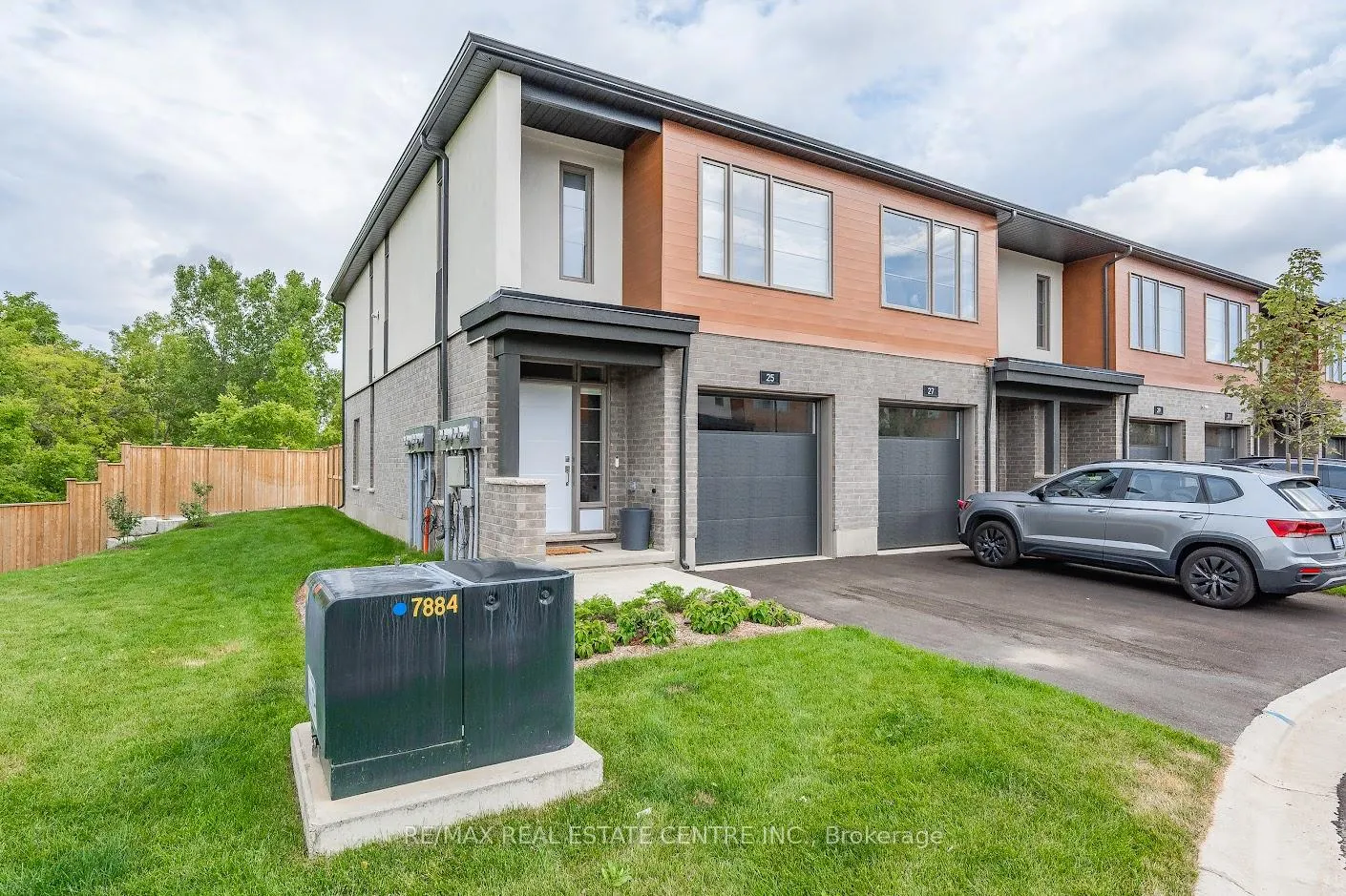 Photo 2 of 25 Steele Crescent, Guelph, St. Patrick's Ward — HOMEH